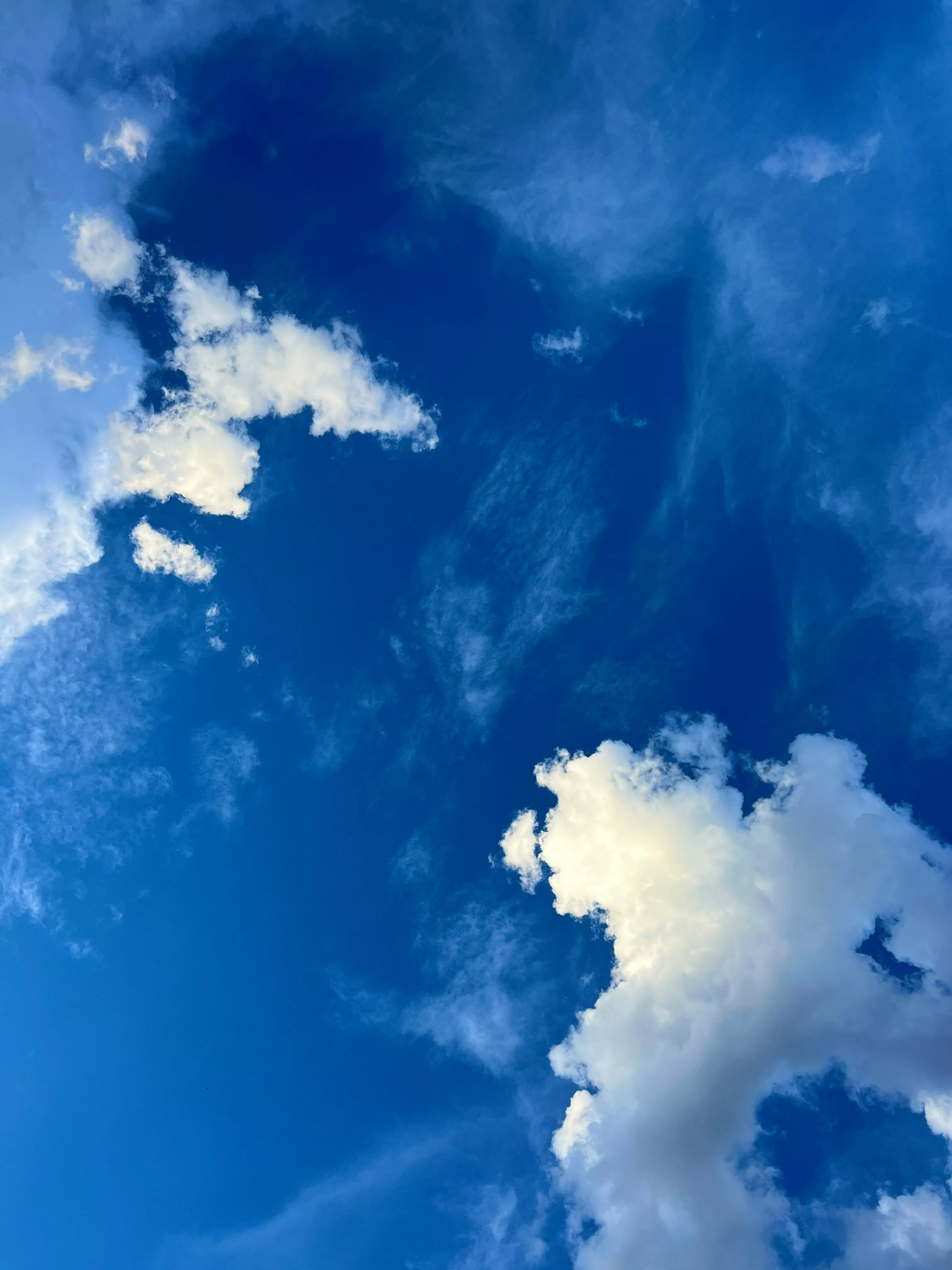 Blue Sky with Fluffy Clouds · Free
