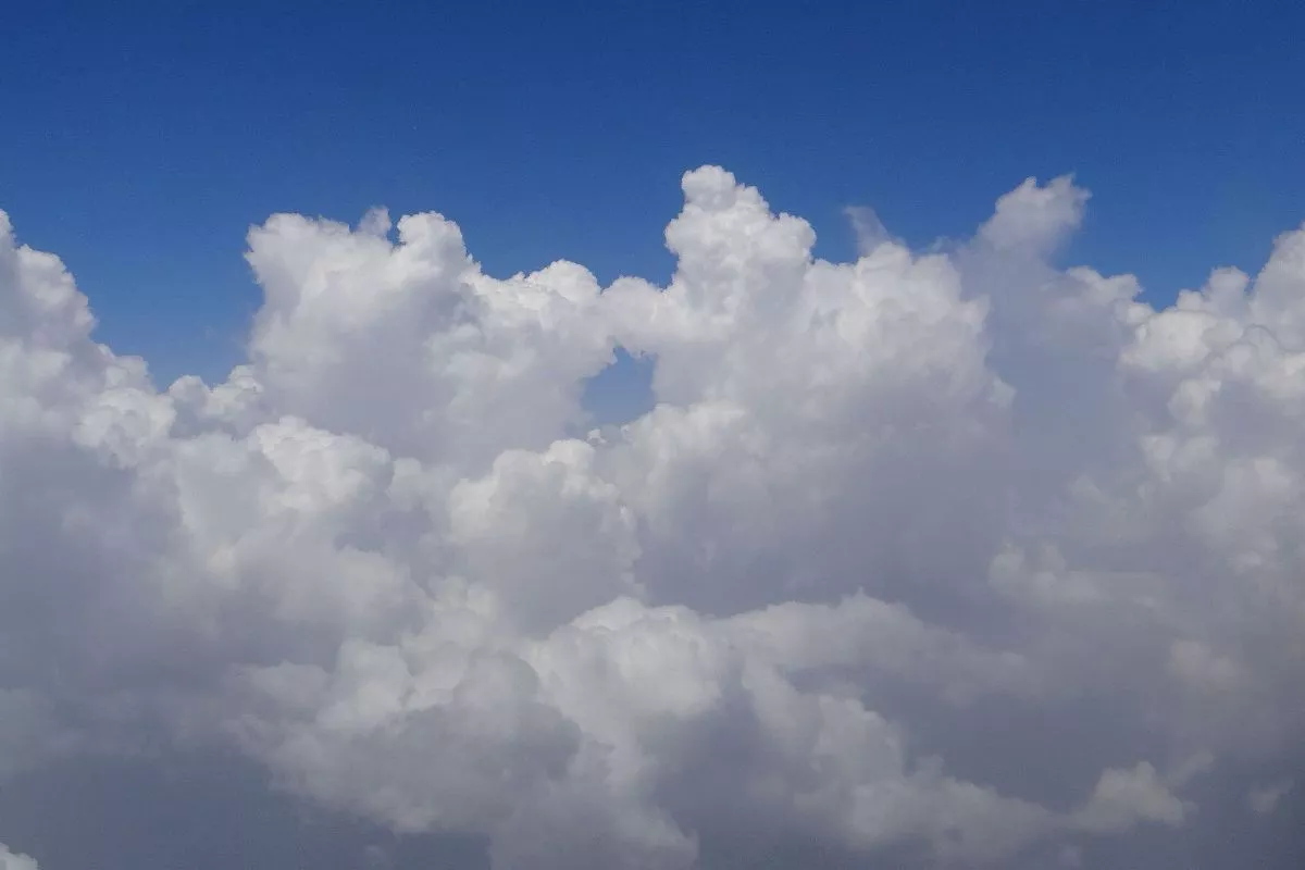 HD Desktop Background With fluffy clouds