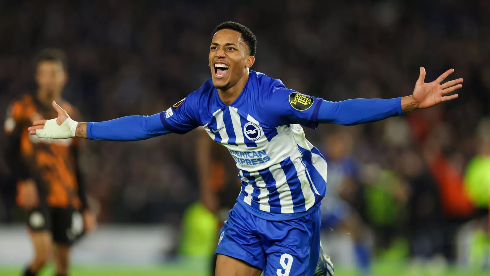 Brighton & Hove Albion announce signing