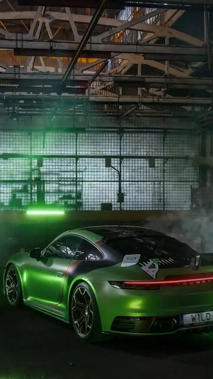 Green Porsche 992 Techart Live Wallpaper