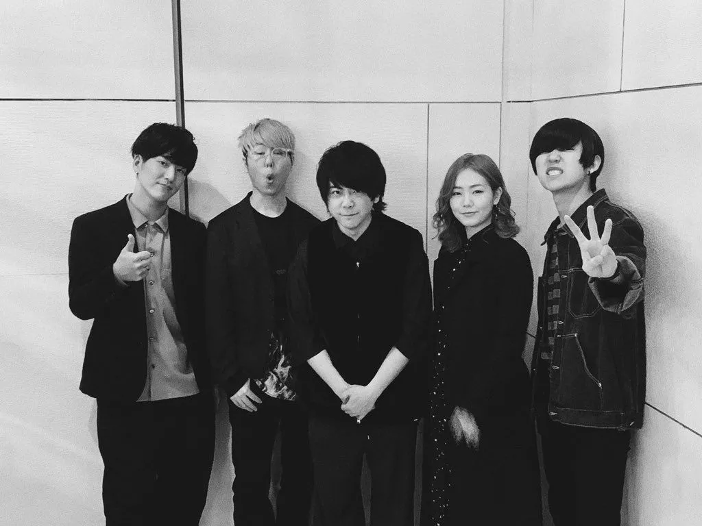 300k followers!!! #MrsGREENAPPLE