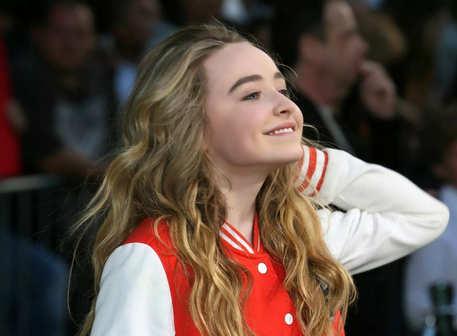 Sabrina Carpenter HD Wallpaper
