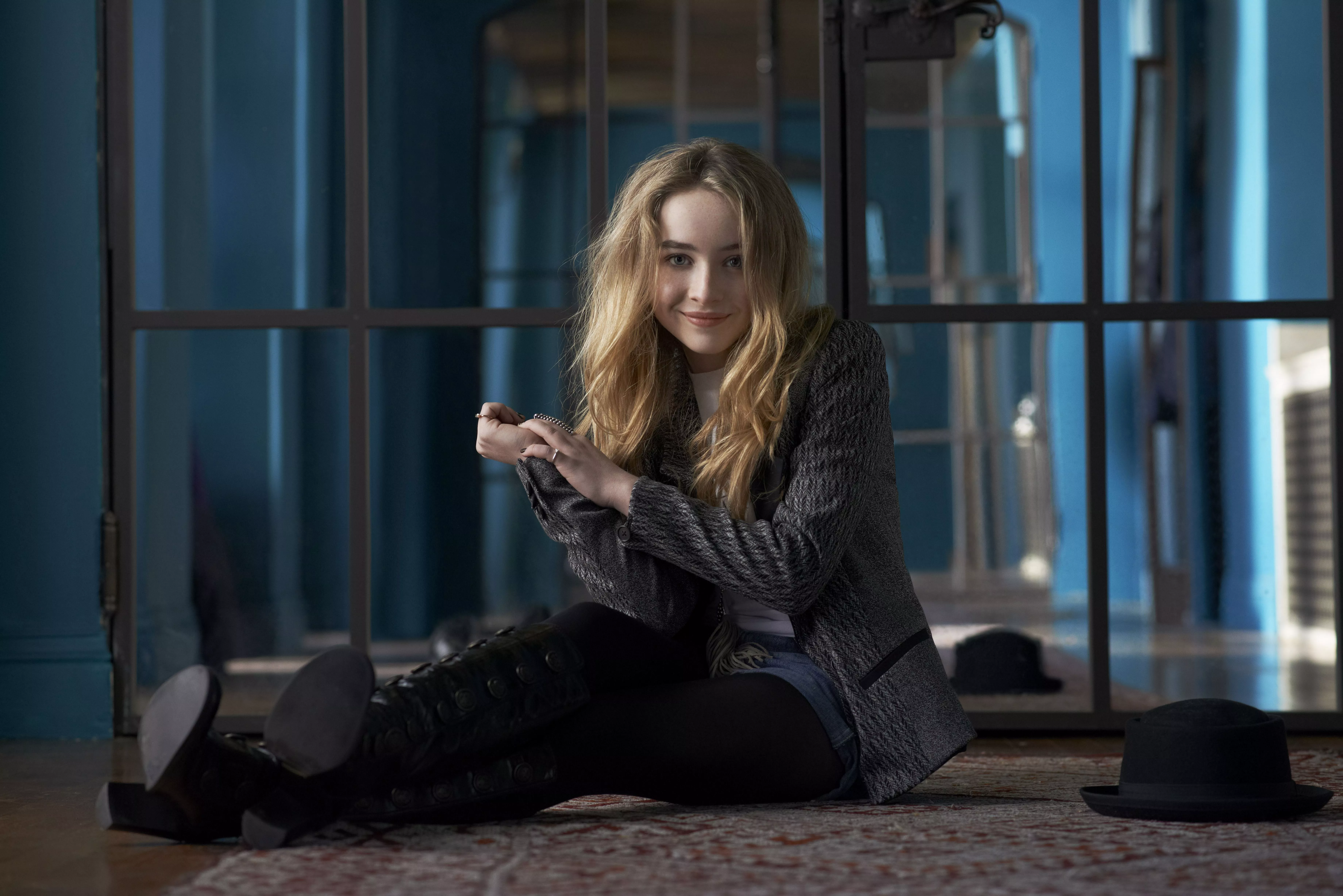 Sabrina Carpenter 8k Laptop HD