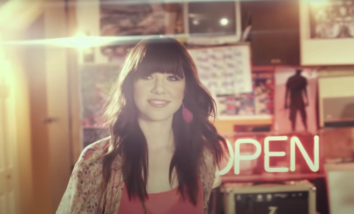 Carly Rae Jepsen pays tribute to Call