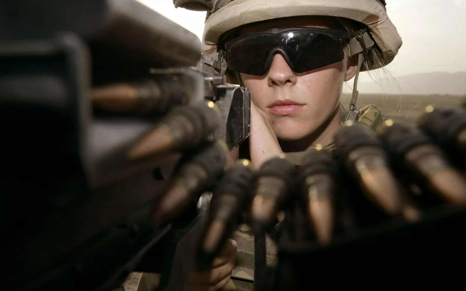 HD Wallpaper of Girls & Guns in Military