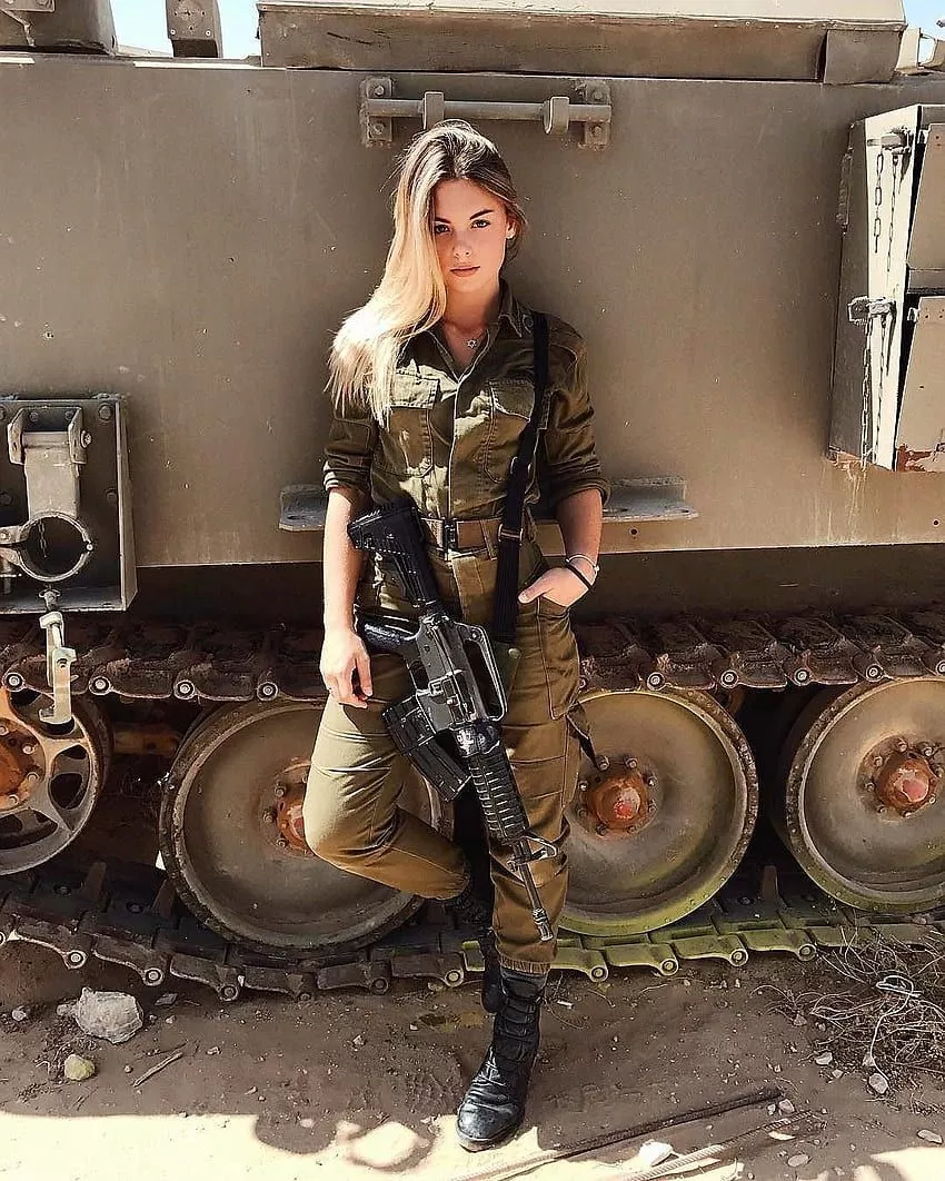 Women in the military HD wallpaper