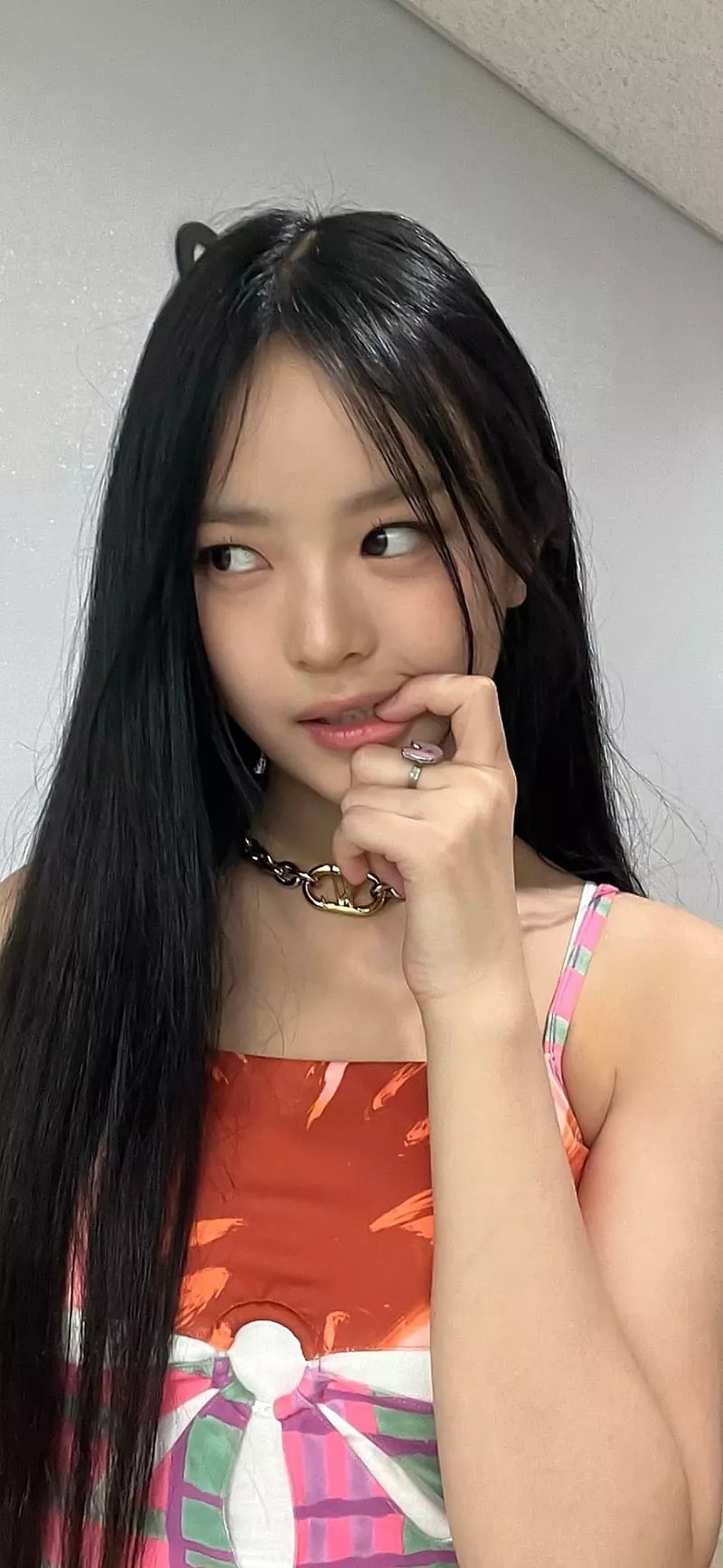 HD newjeans wallpaper