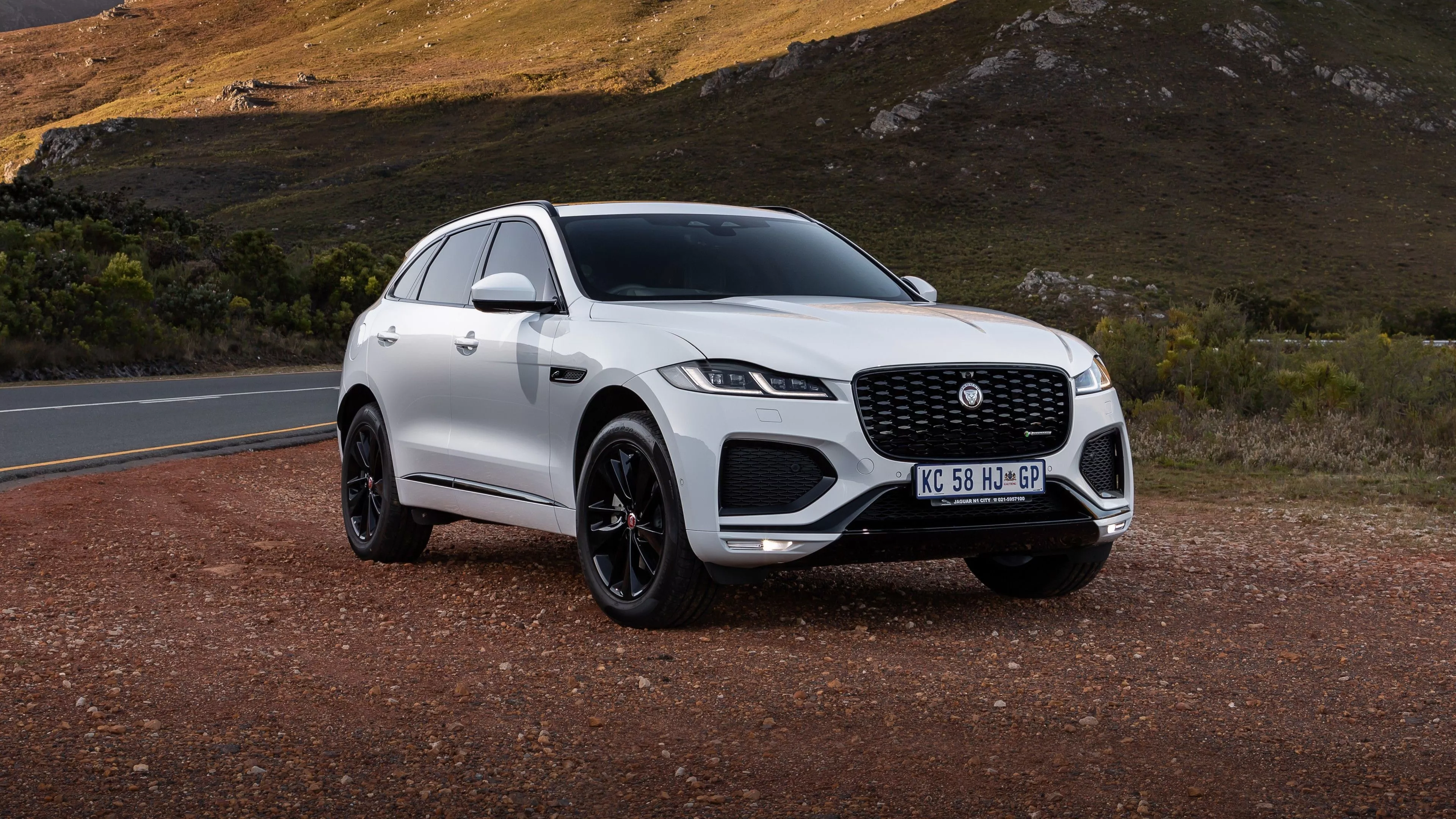 Jaguar F Pace D300 R Dynamic Black Pack