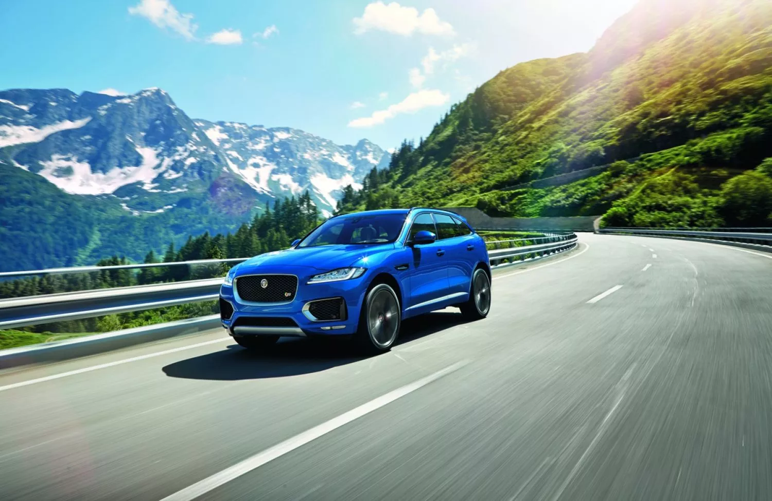 JAGUAR F PACE NAMED 2016 WOMEN'S WORLD