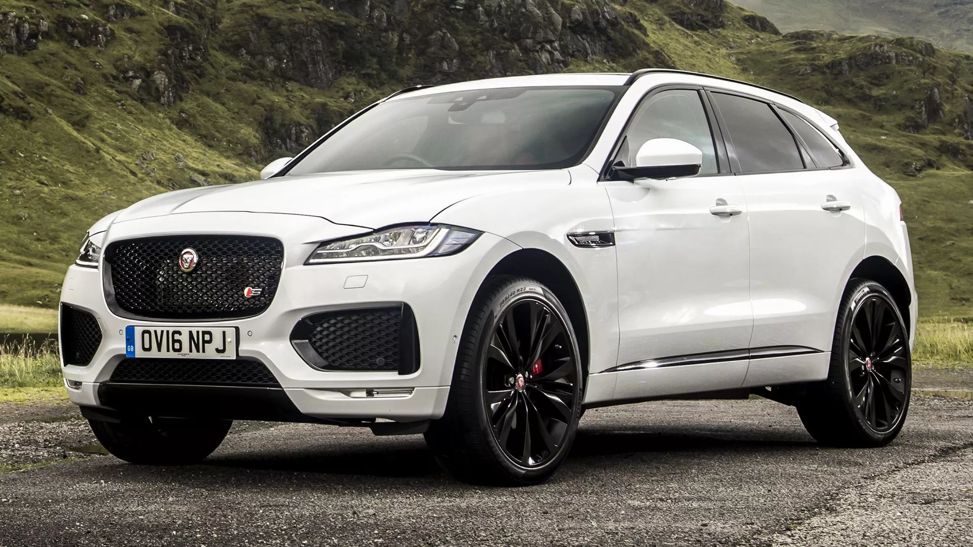 Jaguar F Pace S (UK)