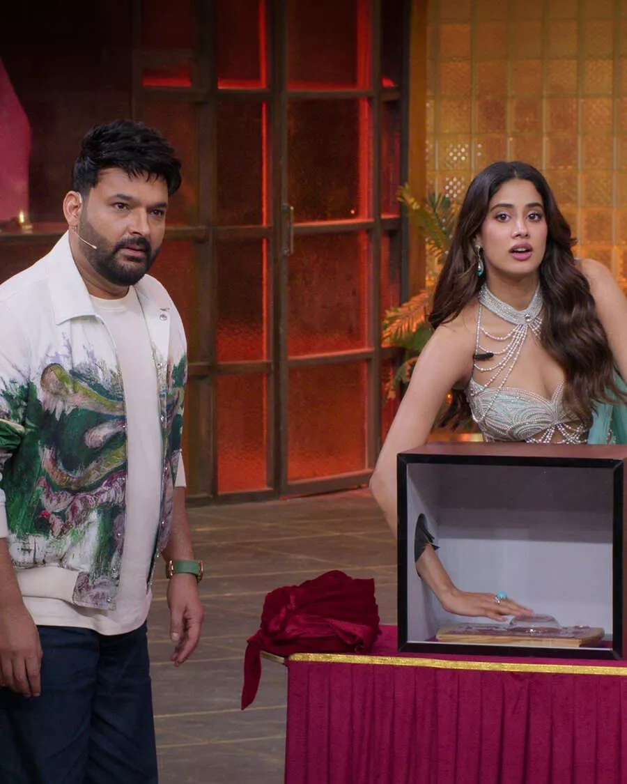 Devara stars Jr. NTR, Janhvi Kapoor