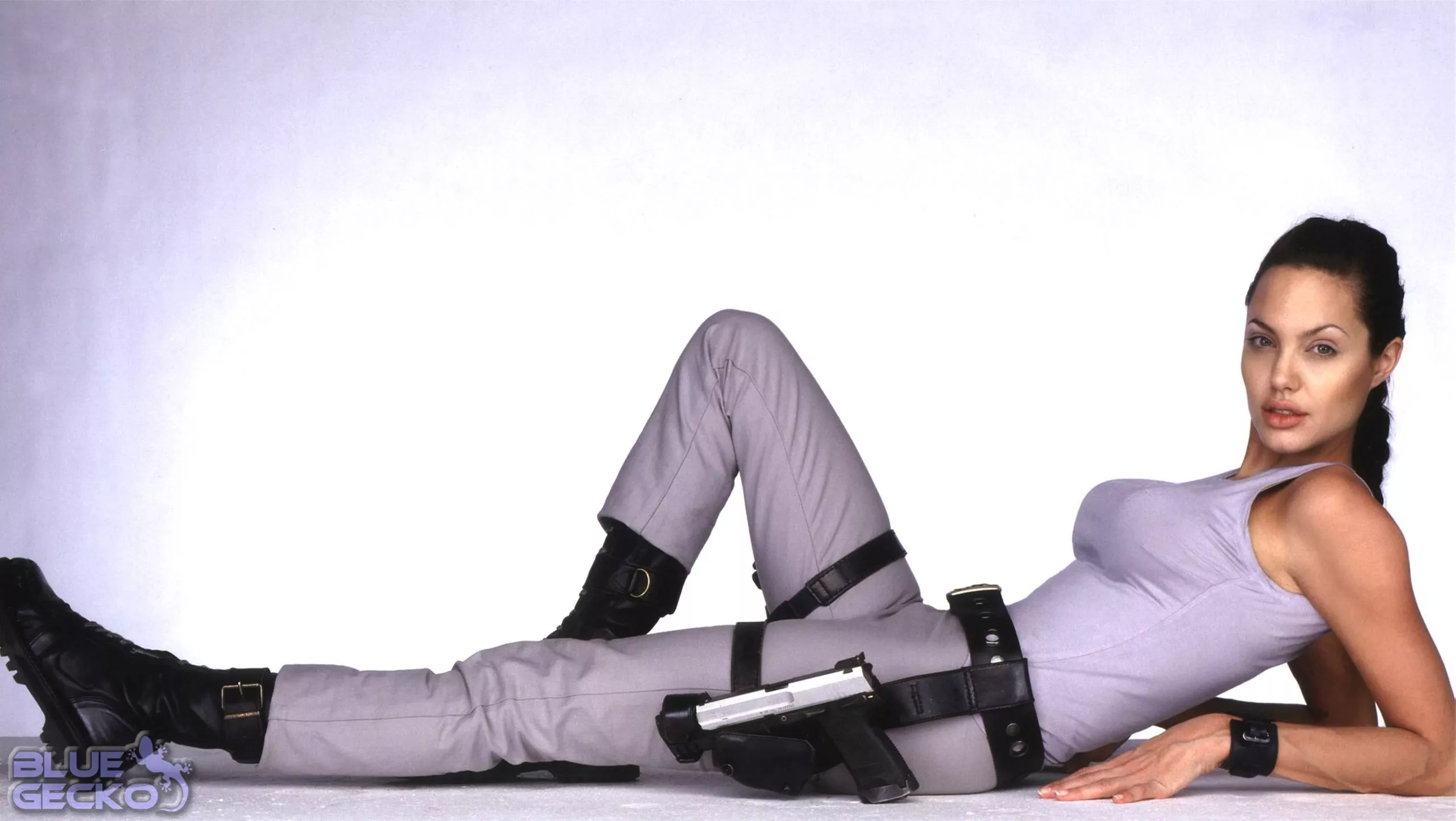 Movie Lara Croft: Tomb Raider HD Wallpaper