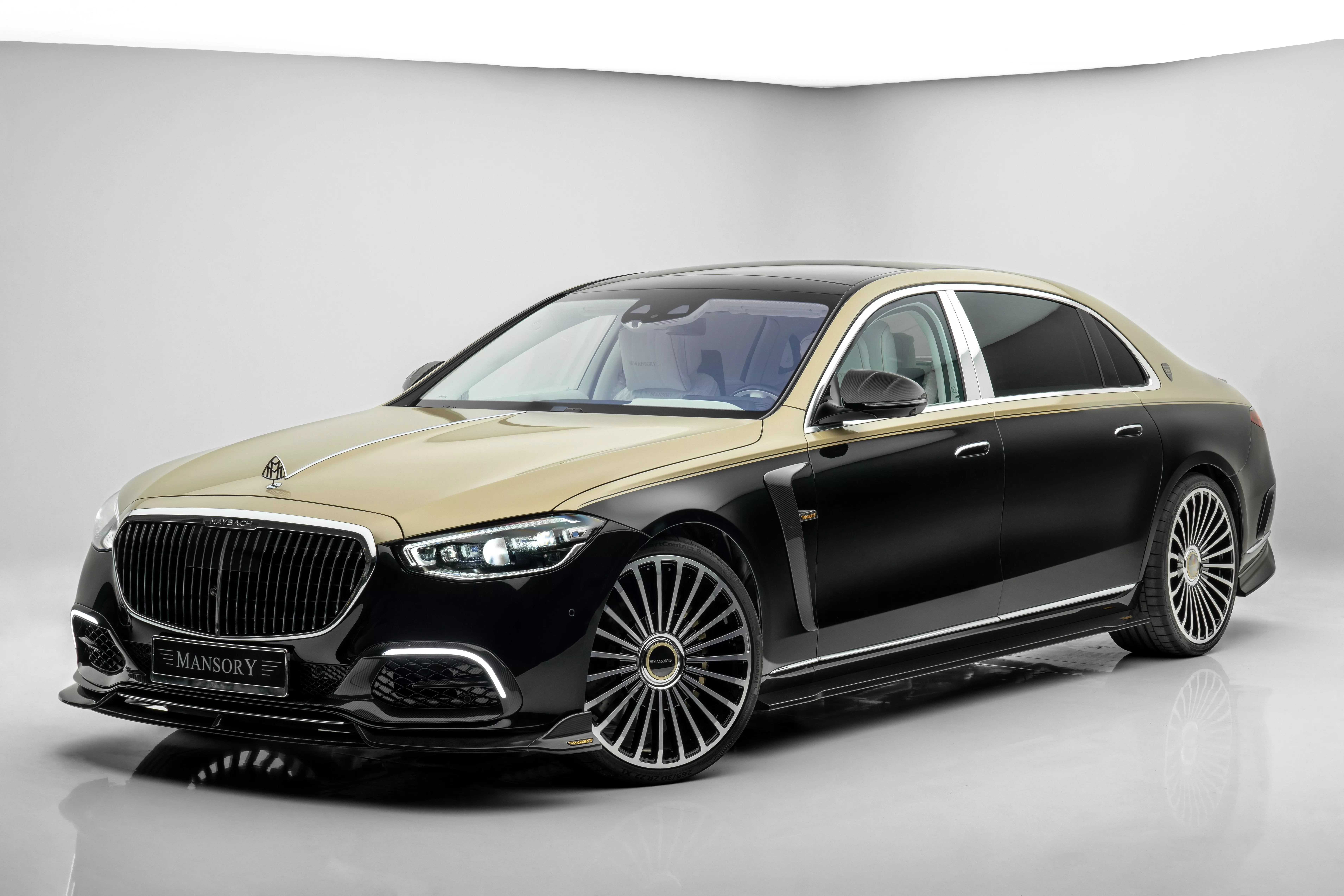 4K Ultra HD Mercedes Maybach S 680