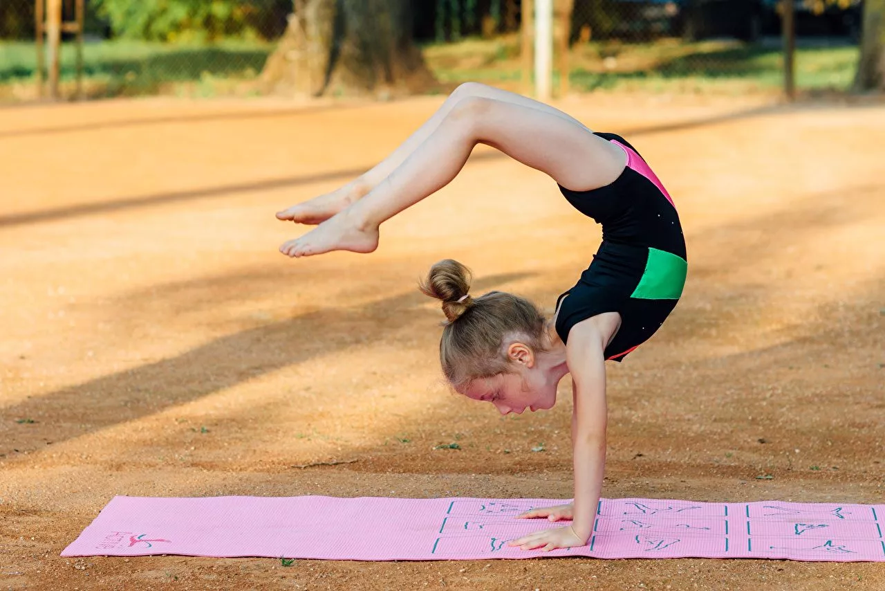 Desktop Wallpaper Little girls Workout