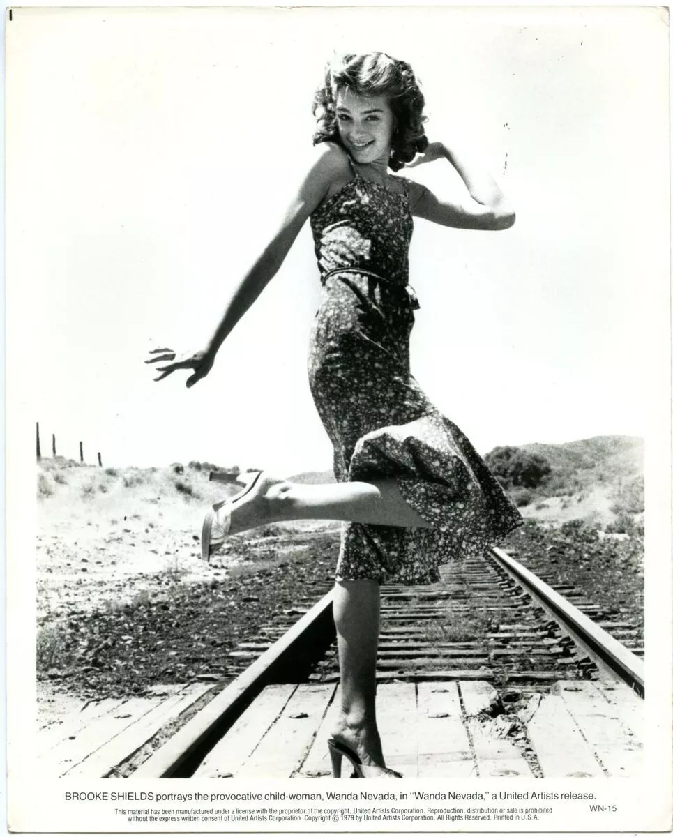 BROOKE SHIELDS Full Body Portrait Wanda