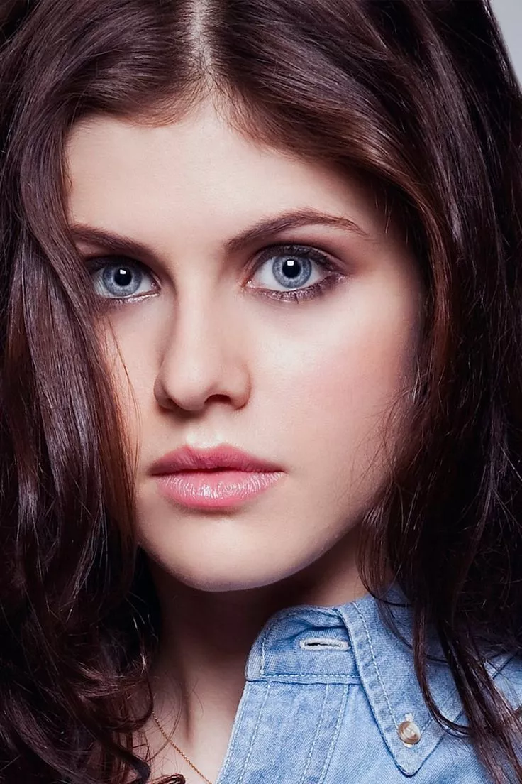 Alexandra Daddario Intense looks mobile