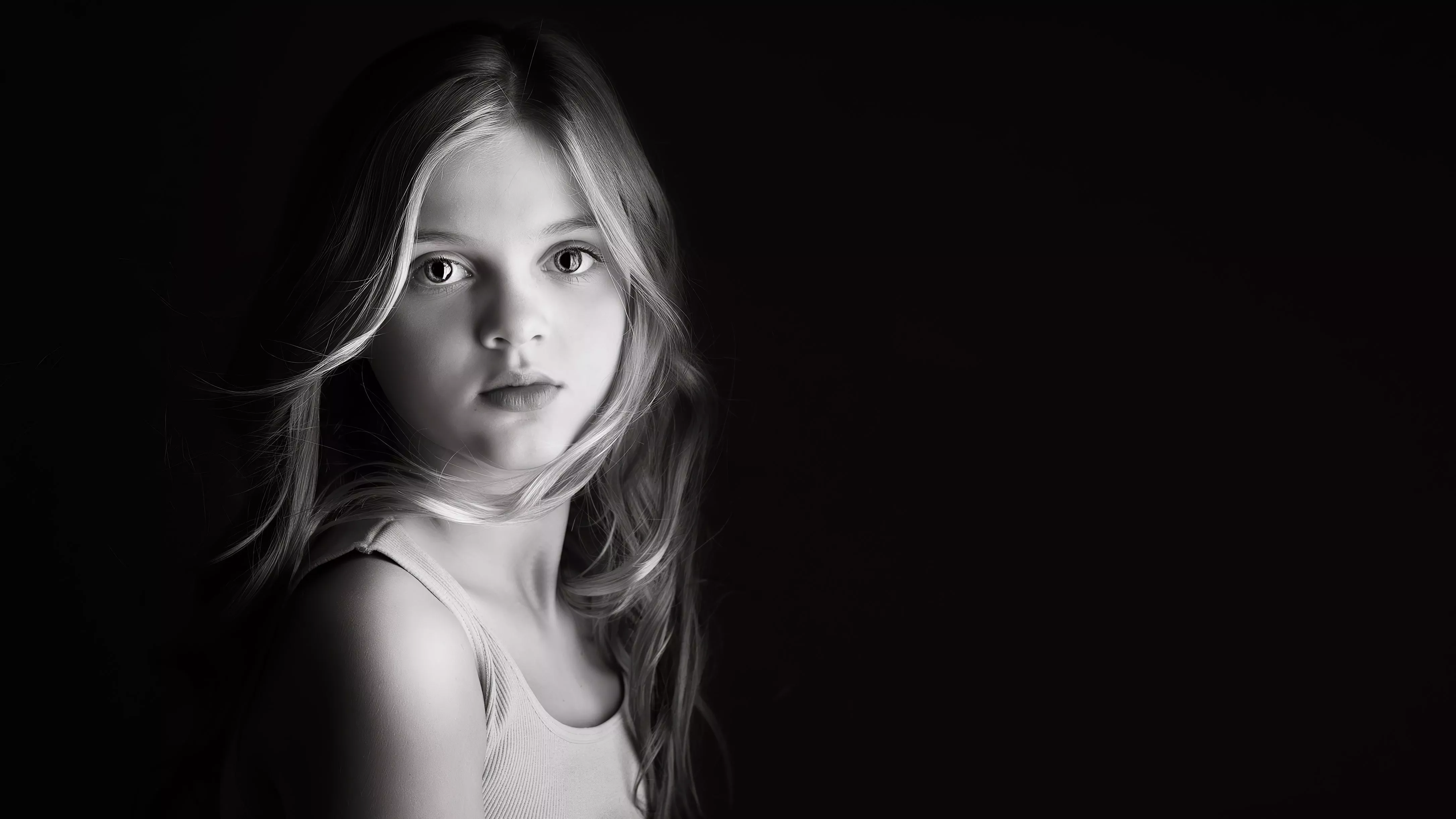 White Face 4k Ultra HD Wallpaper