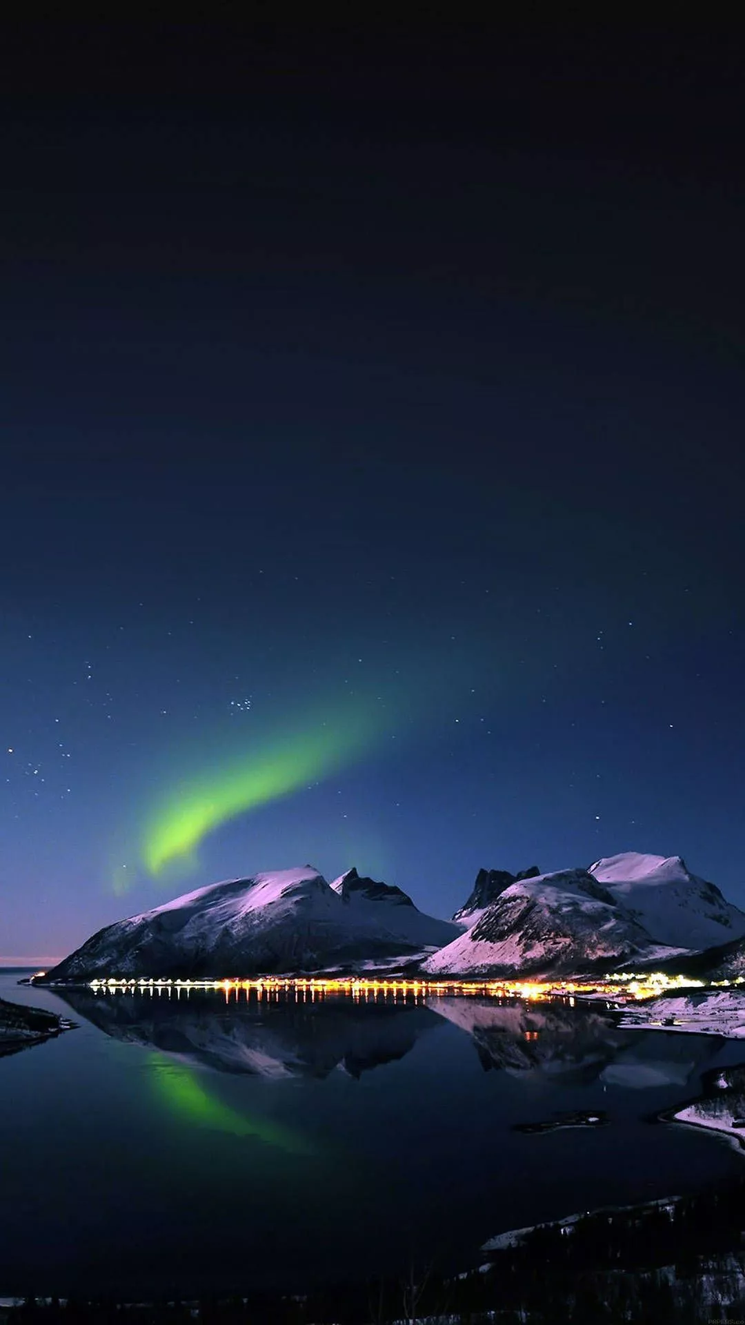 Northern Lights Scenery Wallpaper