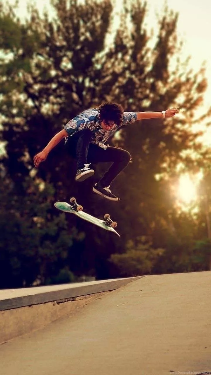 Skateboarding on a sunny day Wallpaper