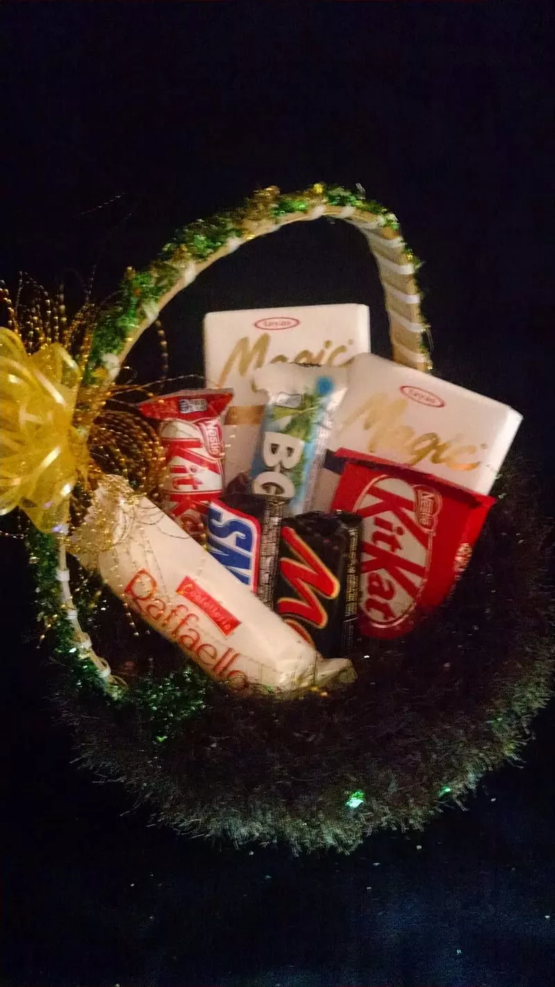 HD chocolate basket wallpaper