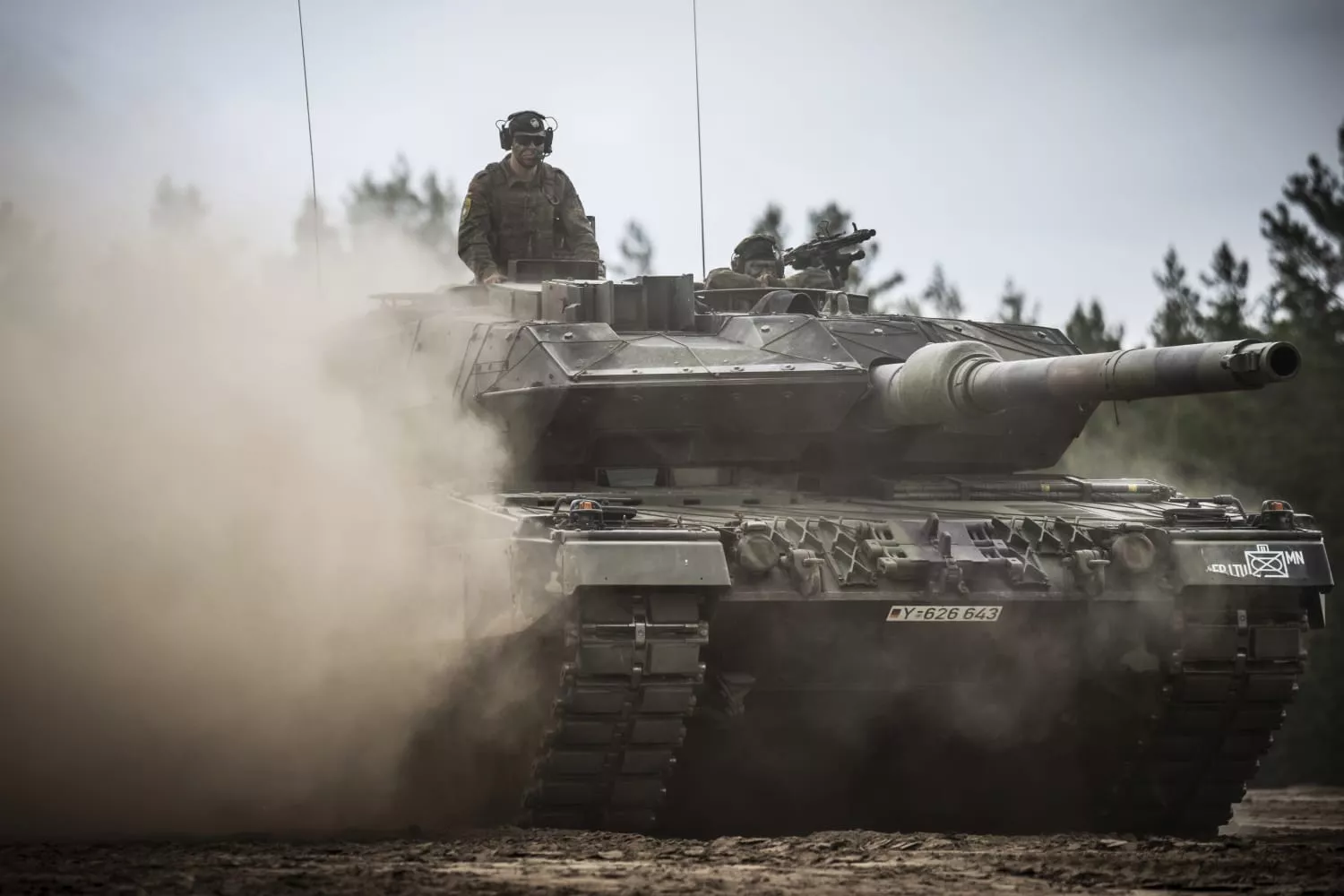 sending Leopard tanks to Ukraine