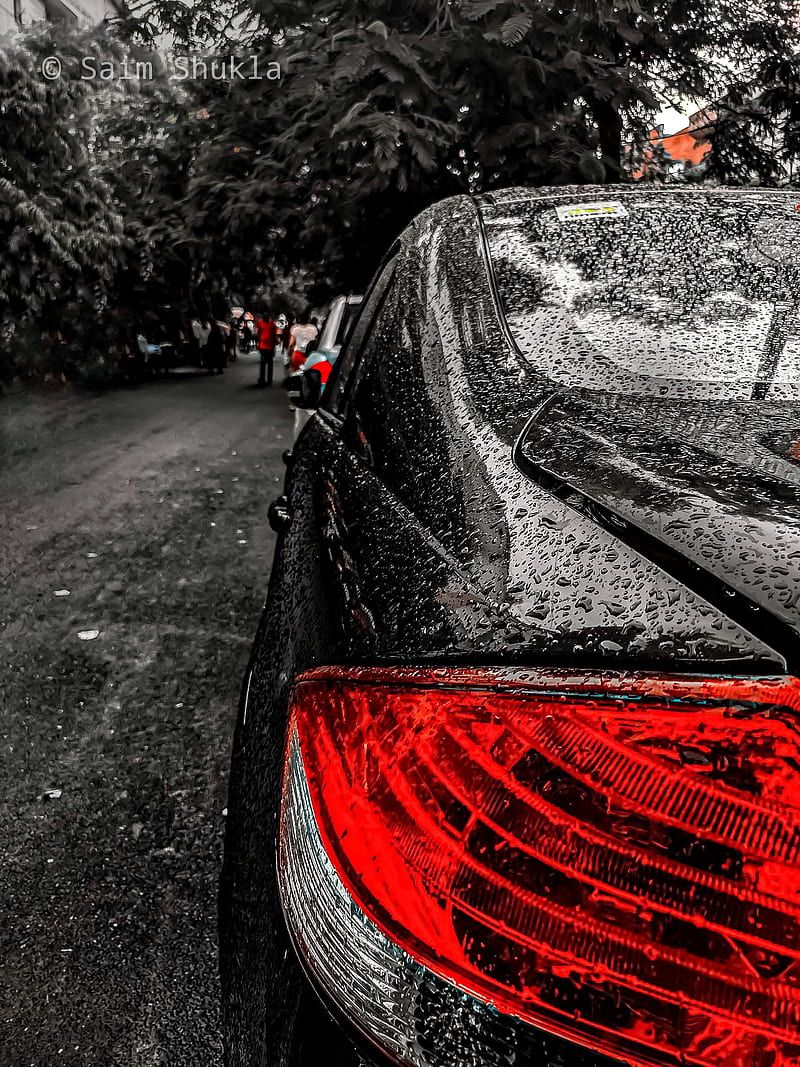 HD car lights in rain wallpaper