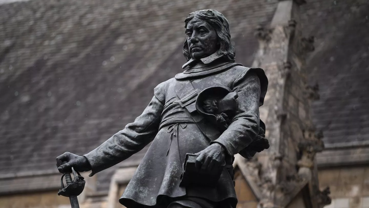 Cromwell statue at Westminister should