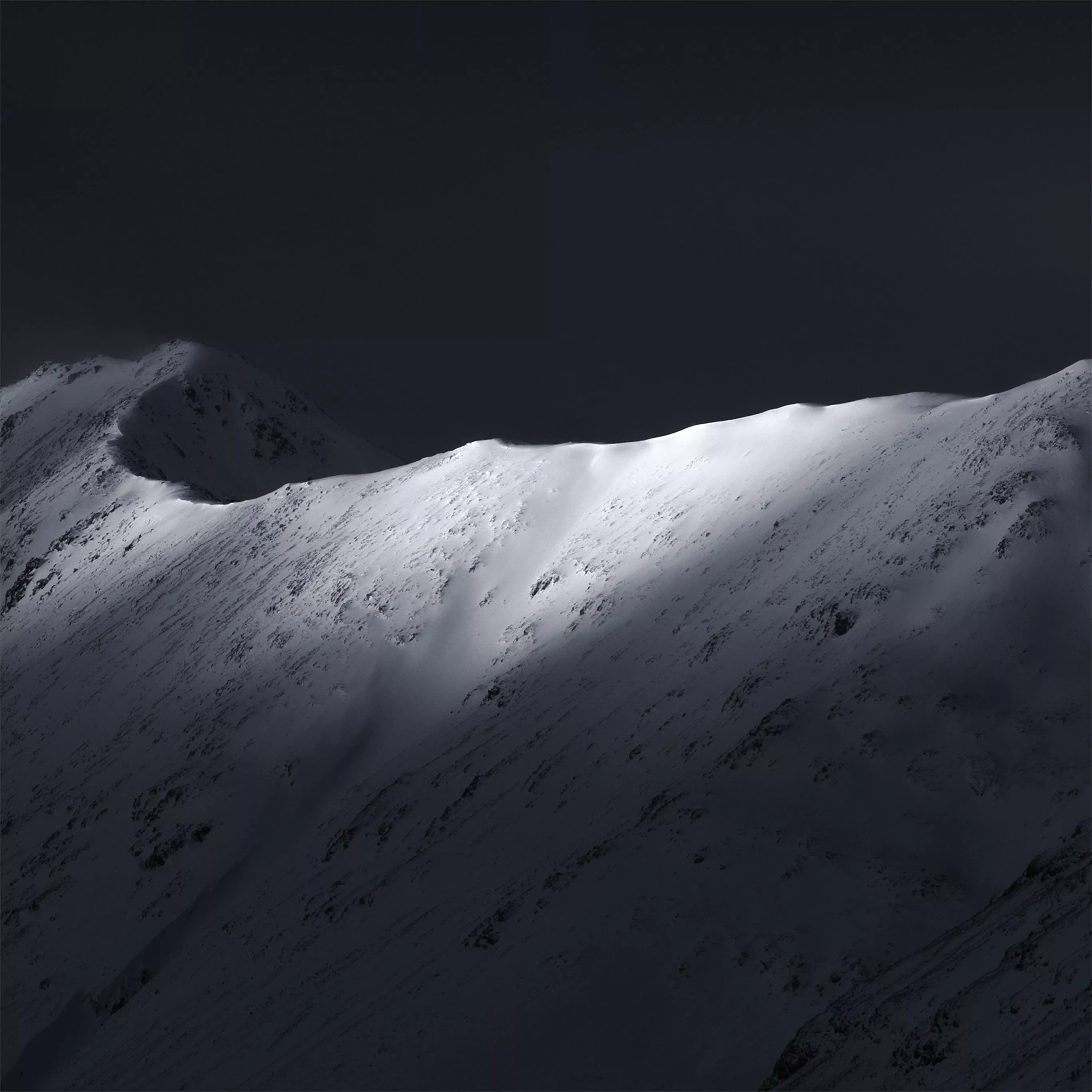 dark night mountains 4k iPad Wallpaper