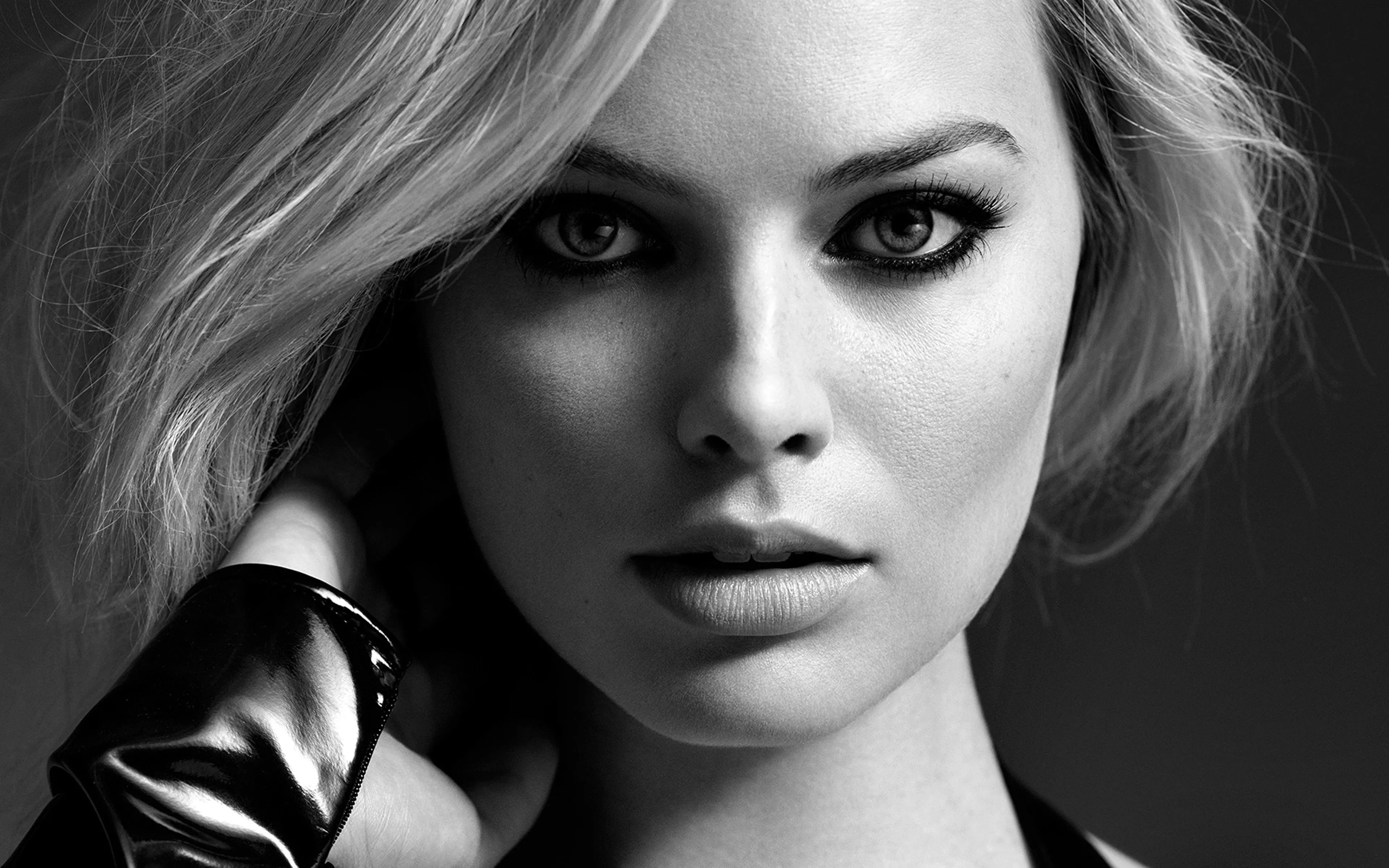 Girl Face Margot Robbie Face Bw Dark