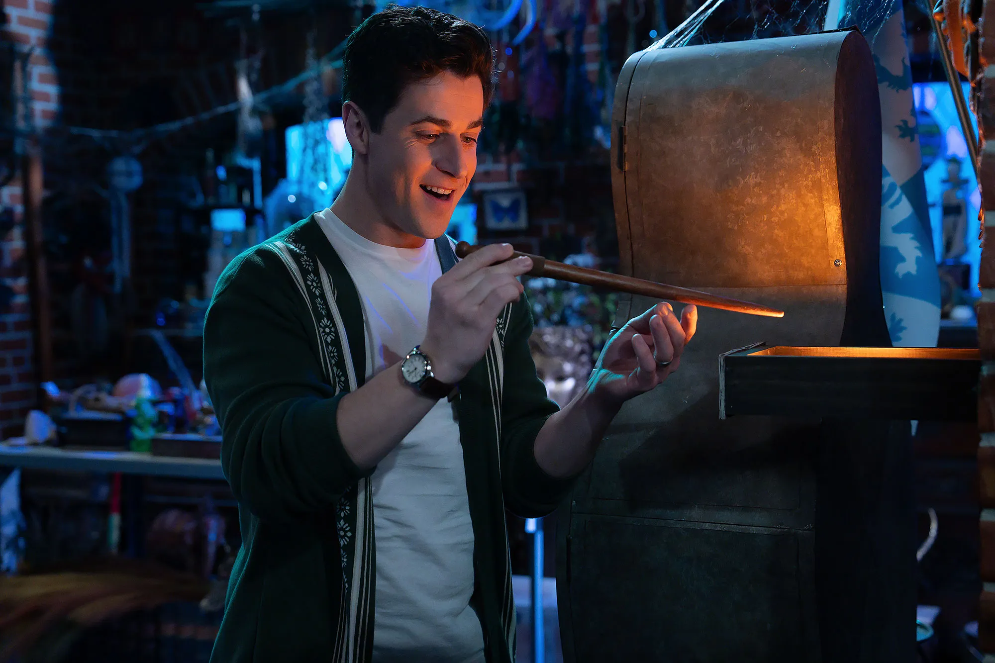 An OG Cast Member Returns in Wizards