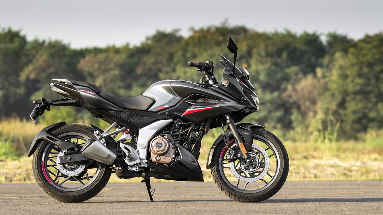 Bajaj Pulsar F250 Right Side View Image