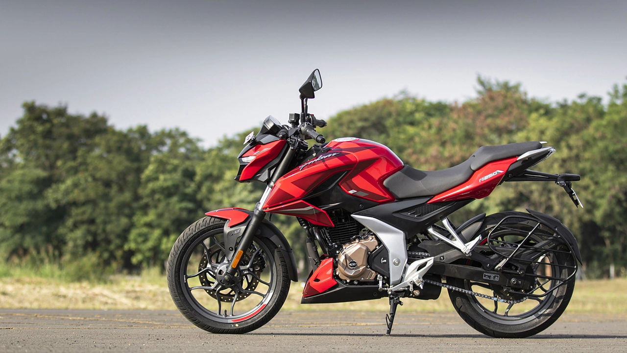 image of Bajaj Pulsar N250