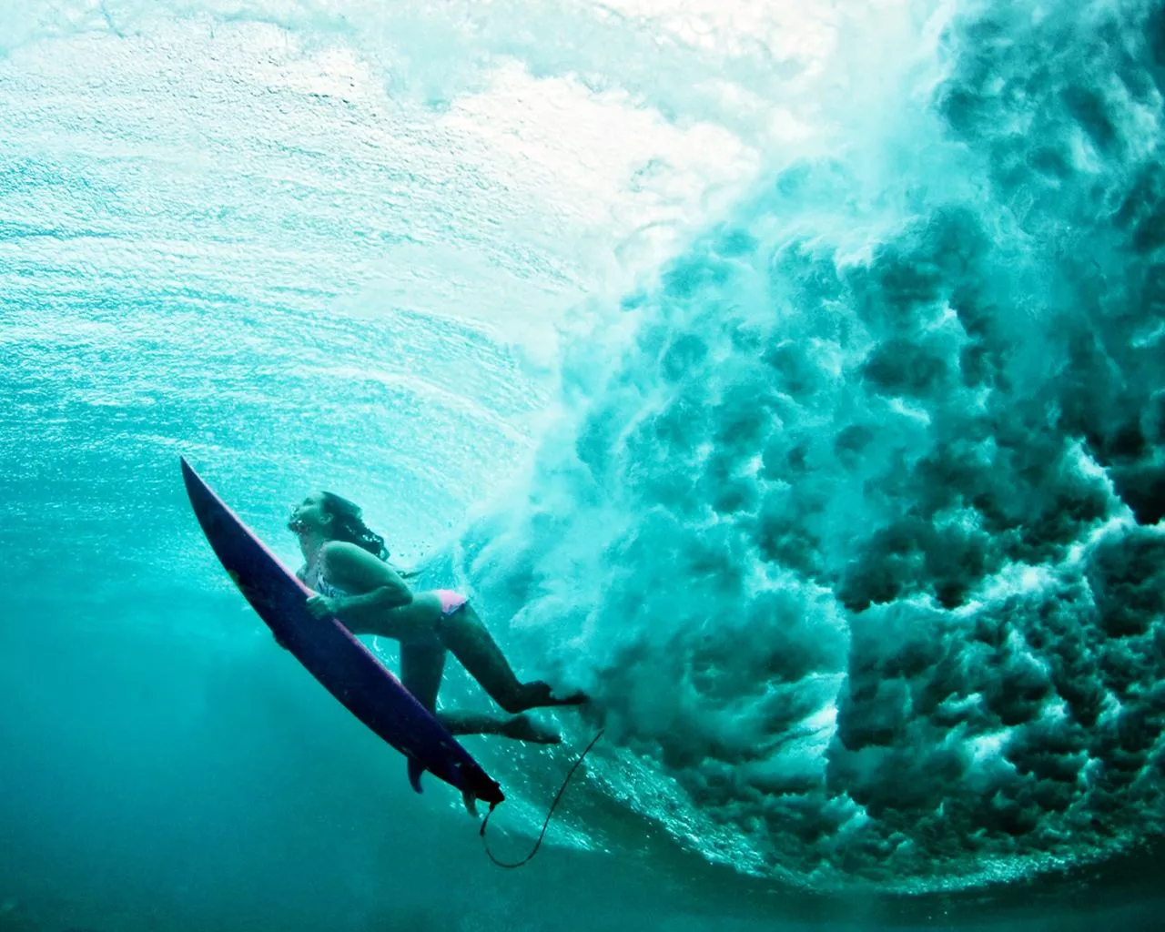 Surfing Wallpaper