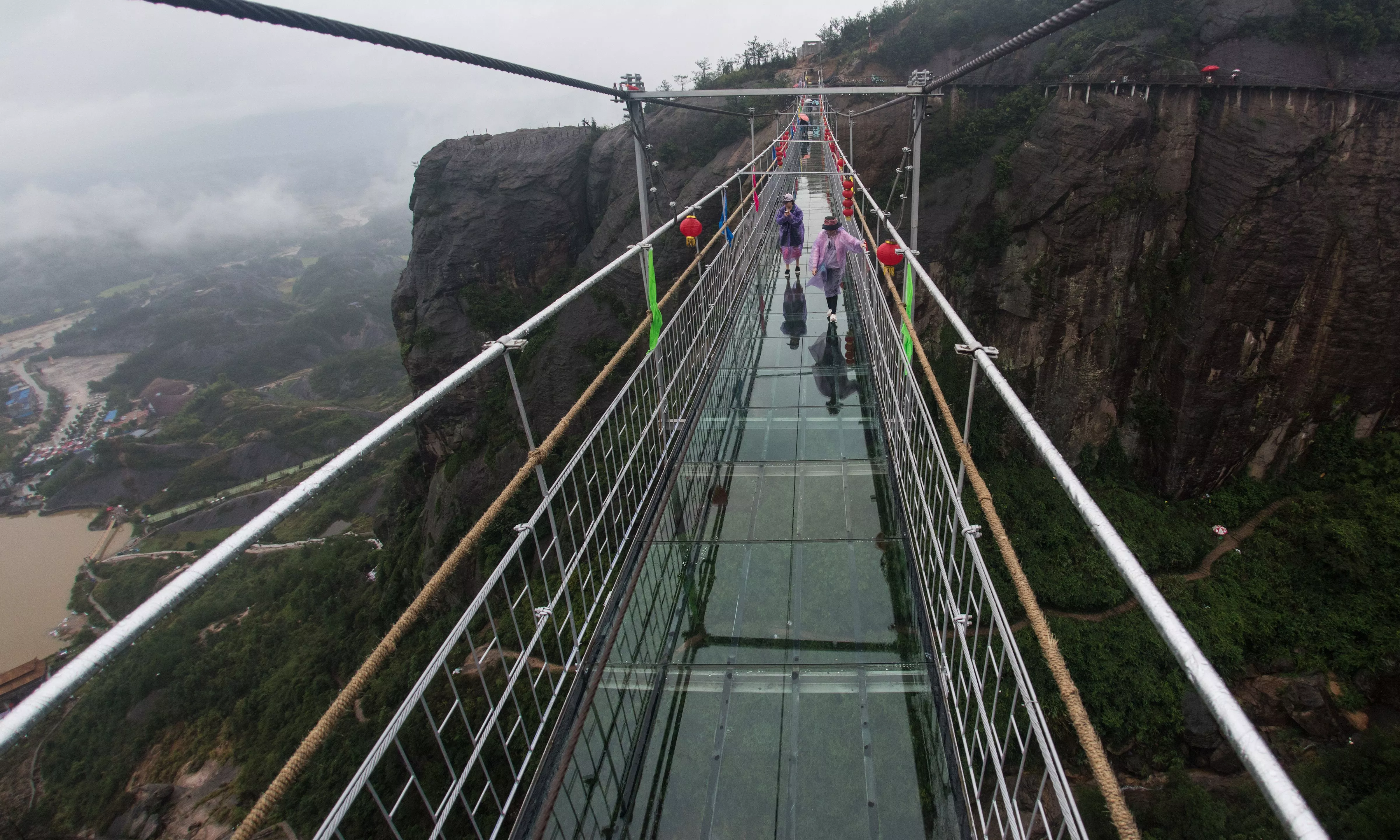 glass bridge tests courage of tourists