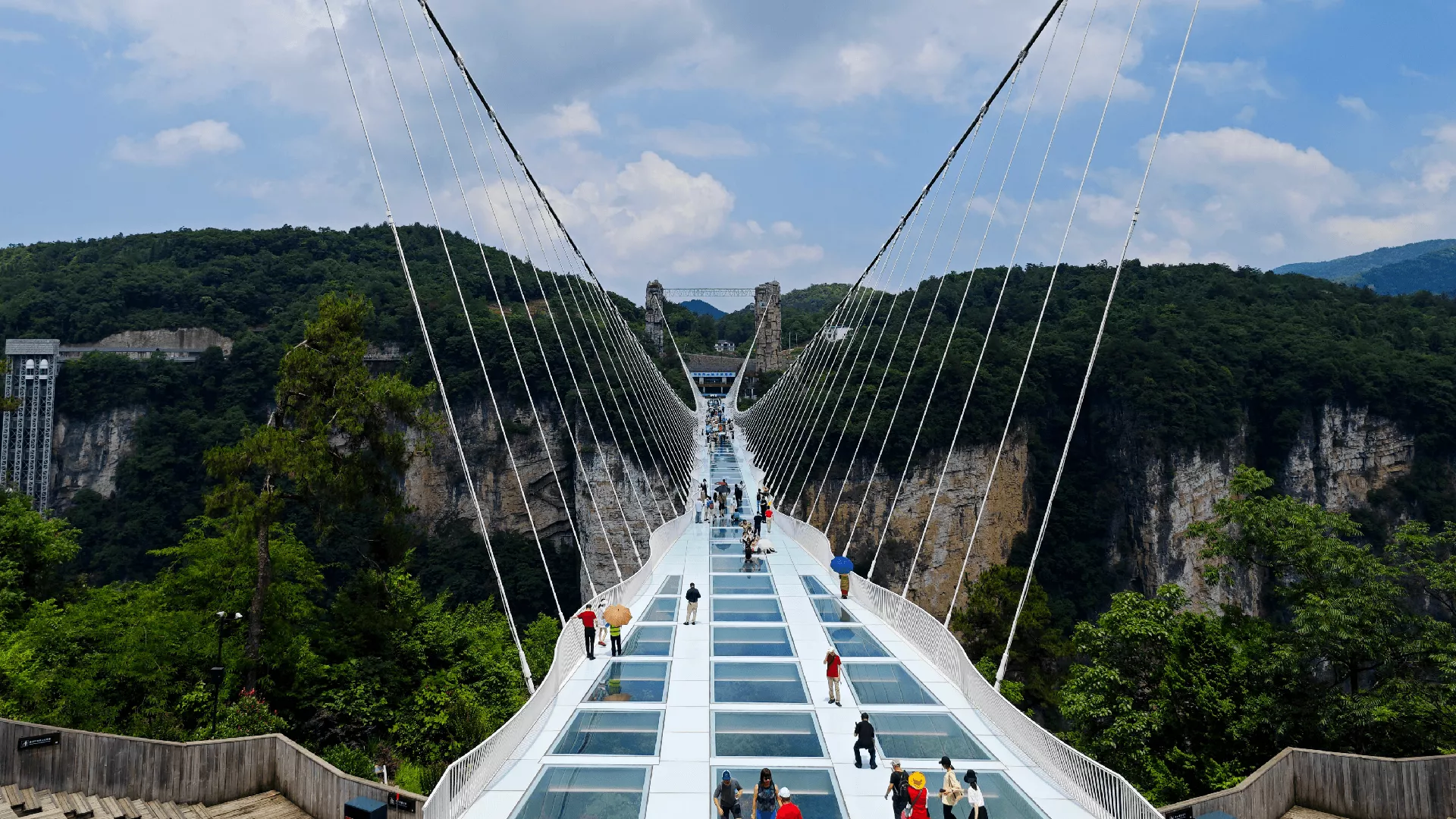 Glass bridge welcomes challengers