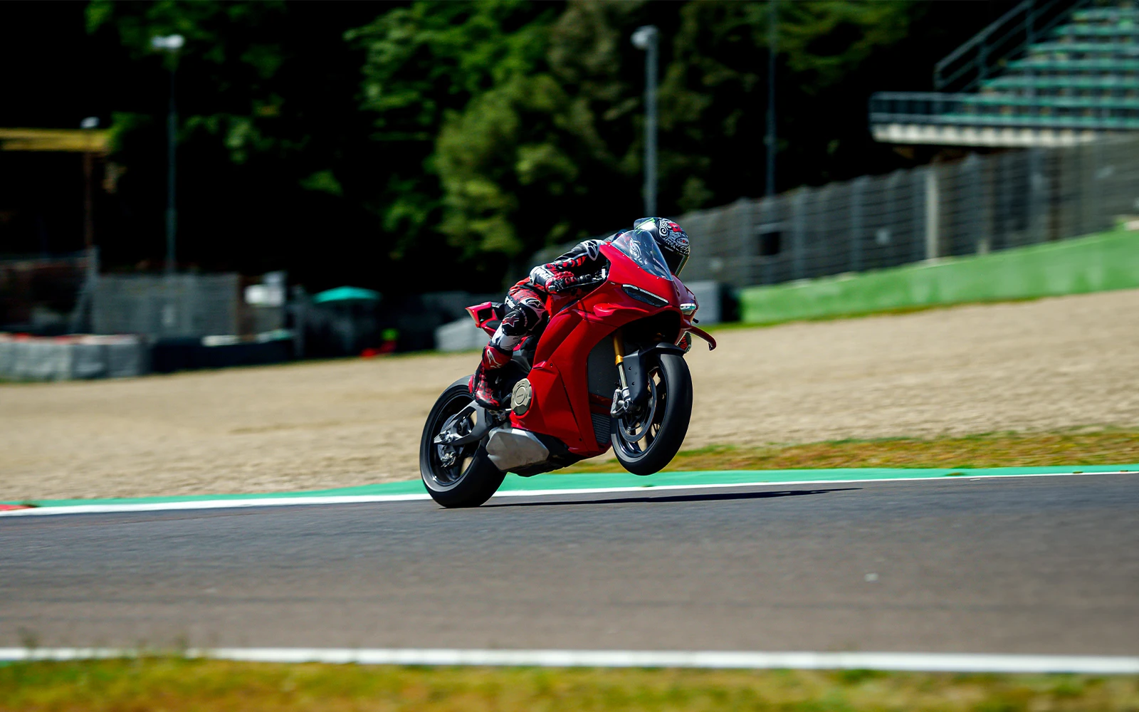 Discover the 2025 Panigale V4. Ducati Motorcycles USA