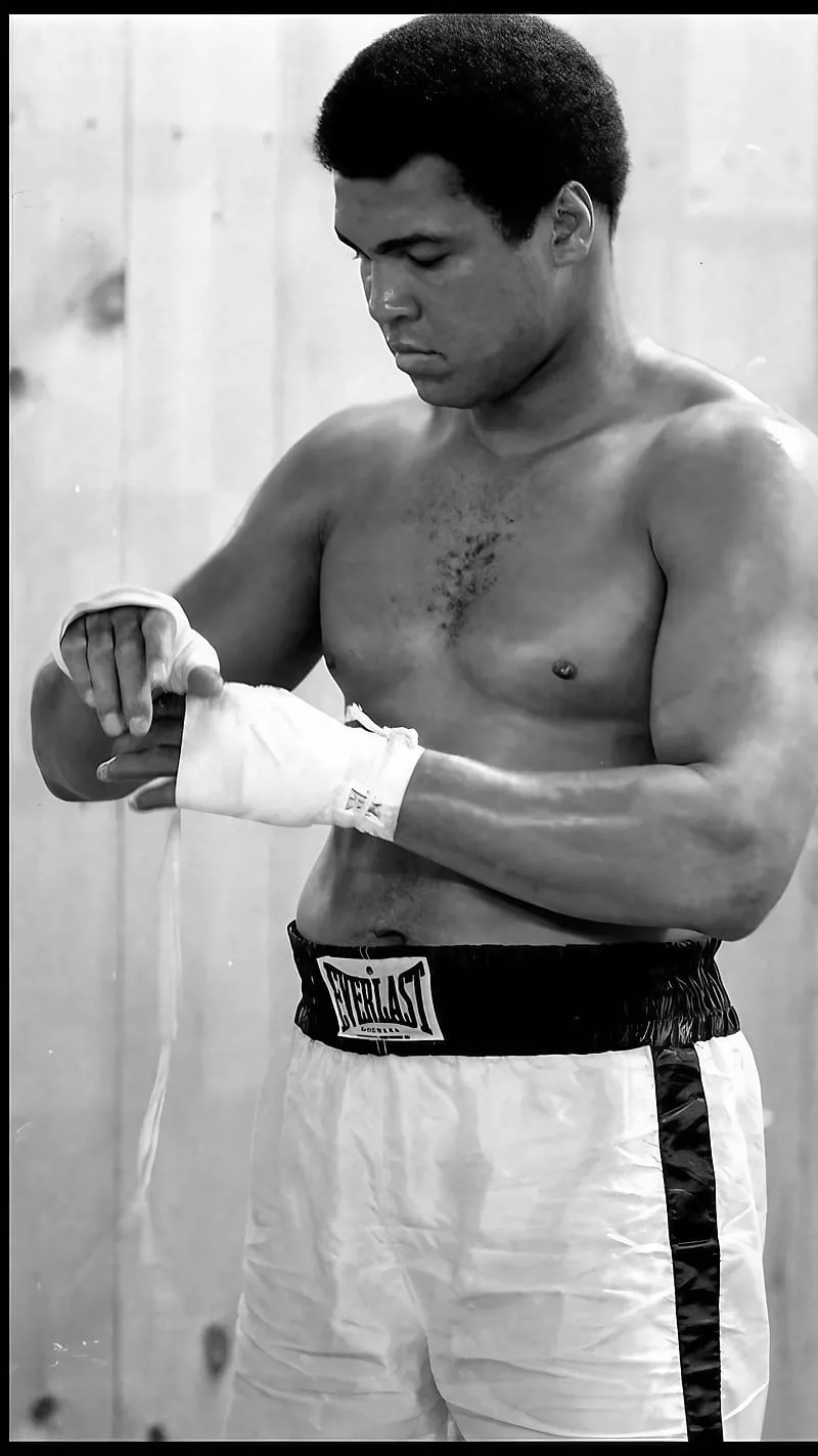 Muhammad Ali, boxer wearing gloves, shirt less, boxer, HD phone wallpaper