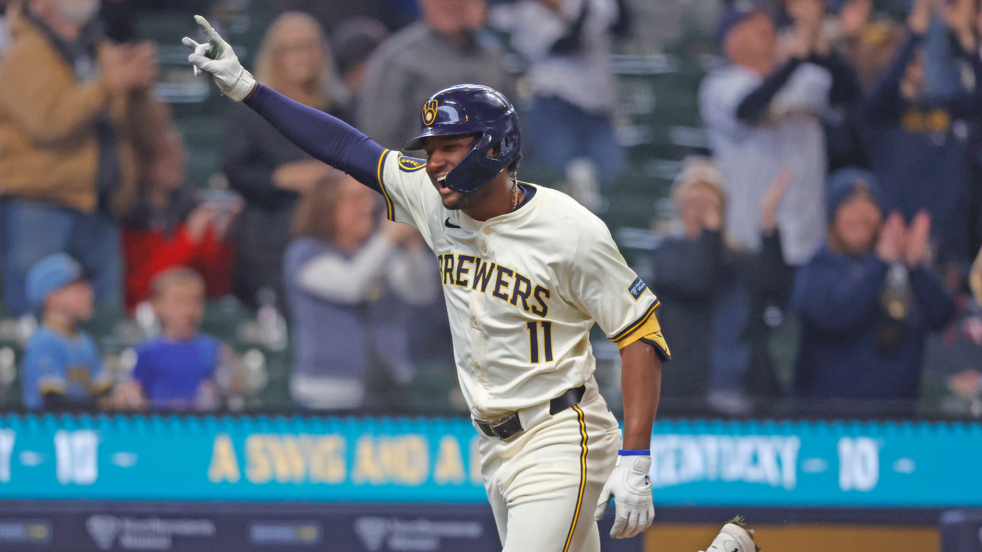 Brewers' Chourio hits 1st career homer