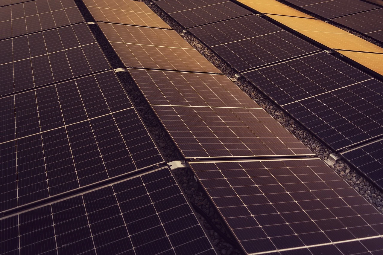 Solar Power Plant & Solar Panel Image