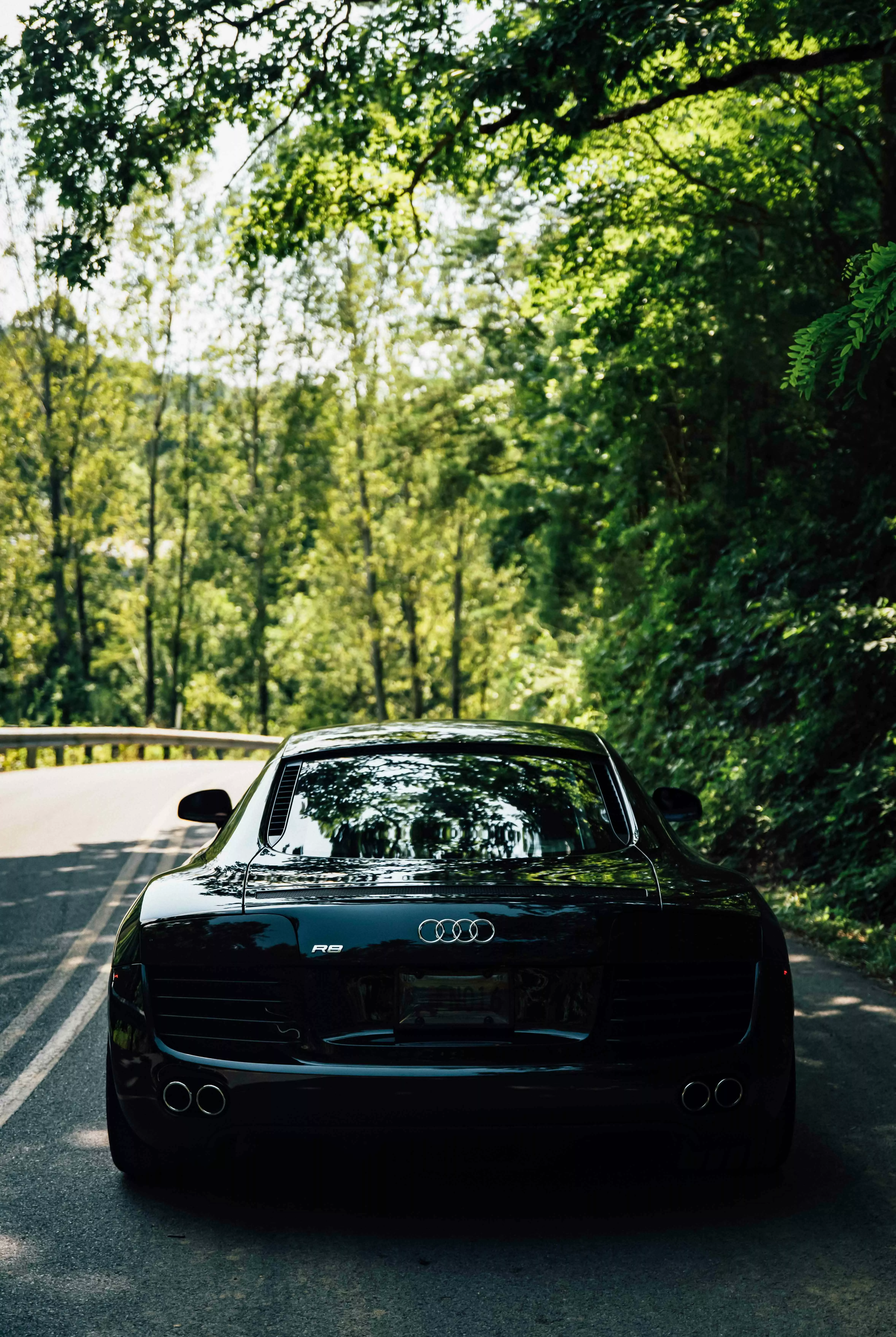 Black Audi R8 on the Road · Free Stock