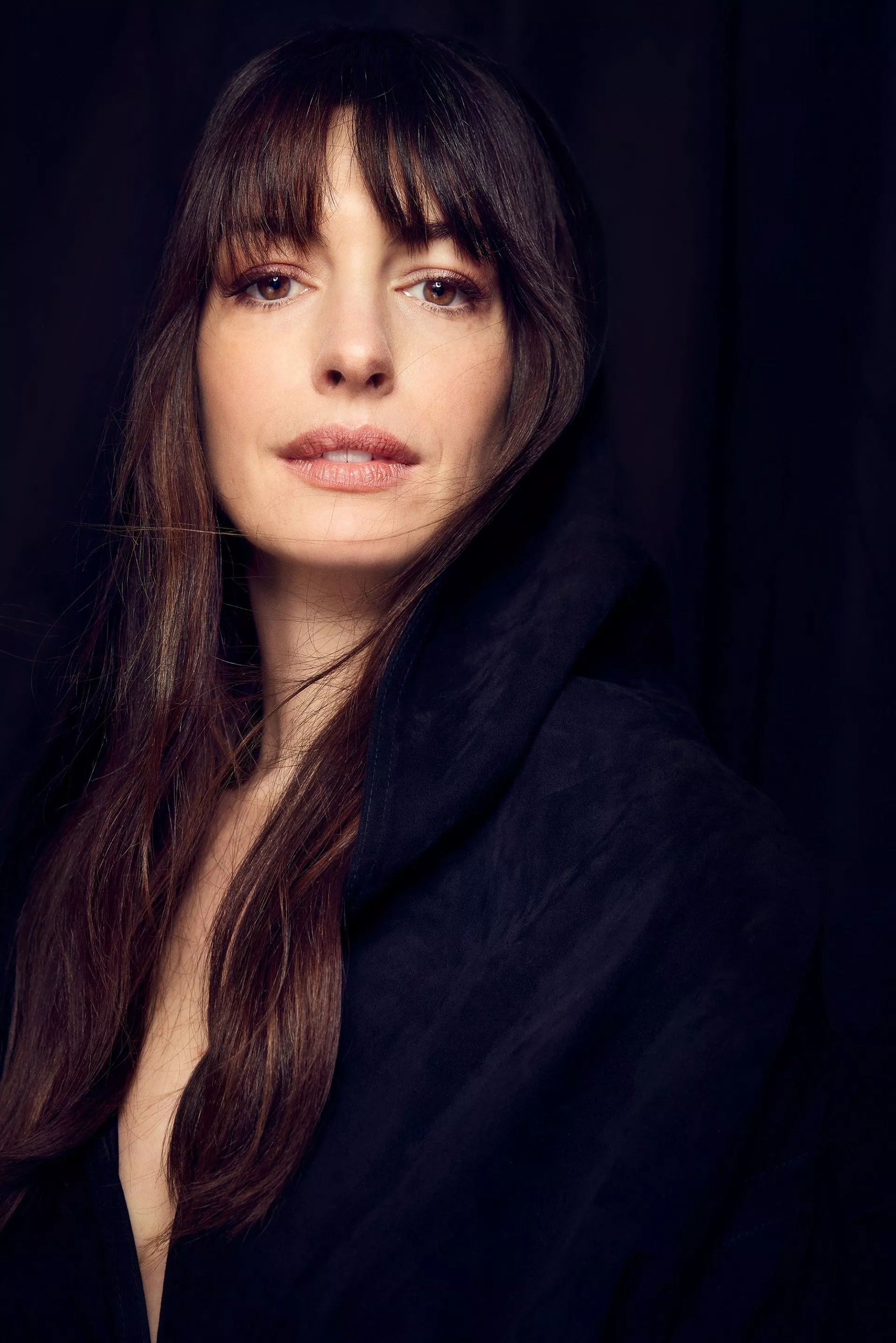 Actress 2023 Anne Hathaway Wallpaper