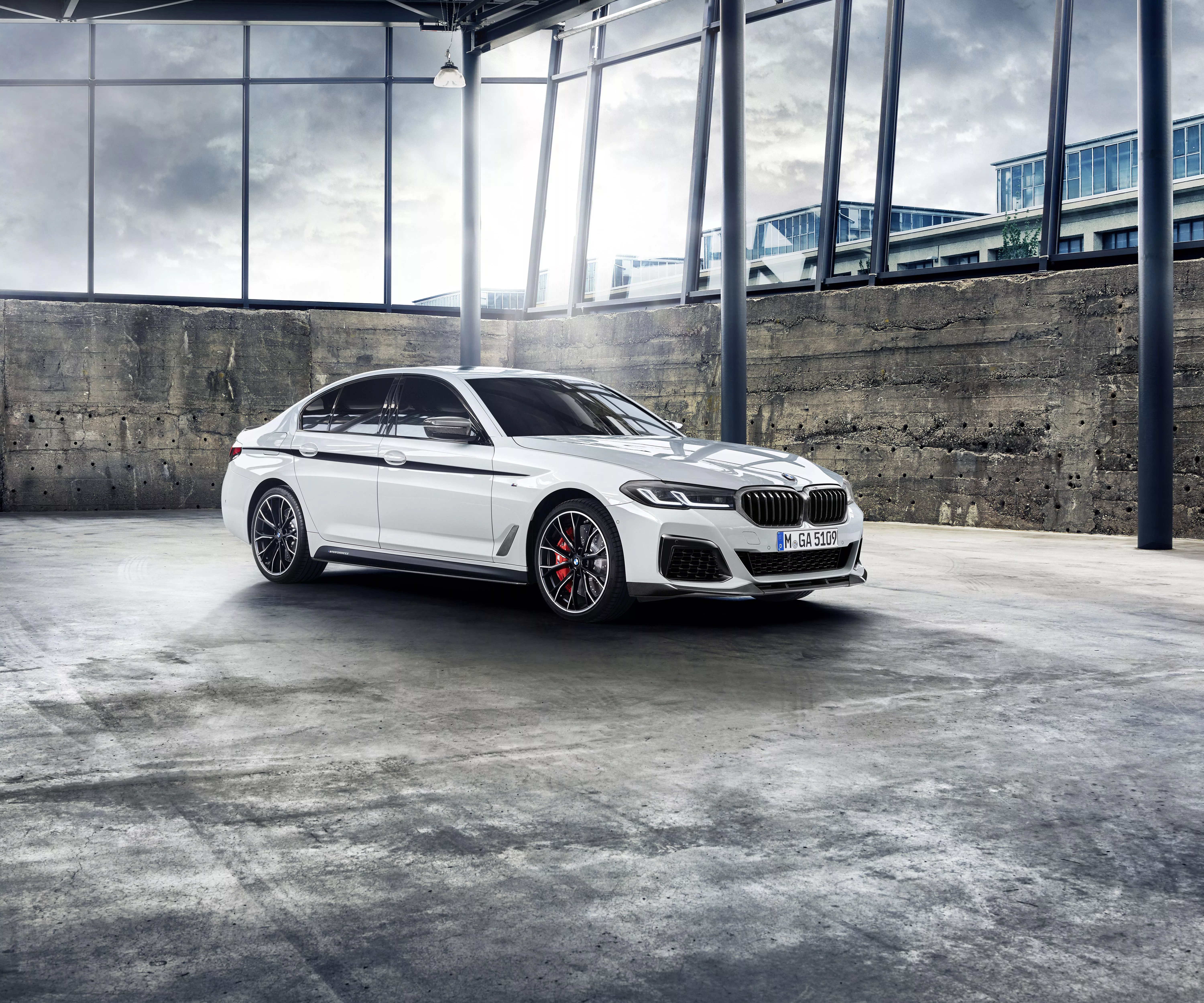 BMW 540i M Performance Wallpaper 4K
