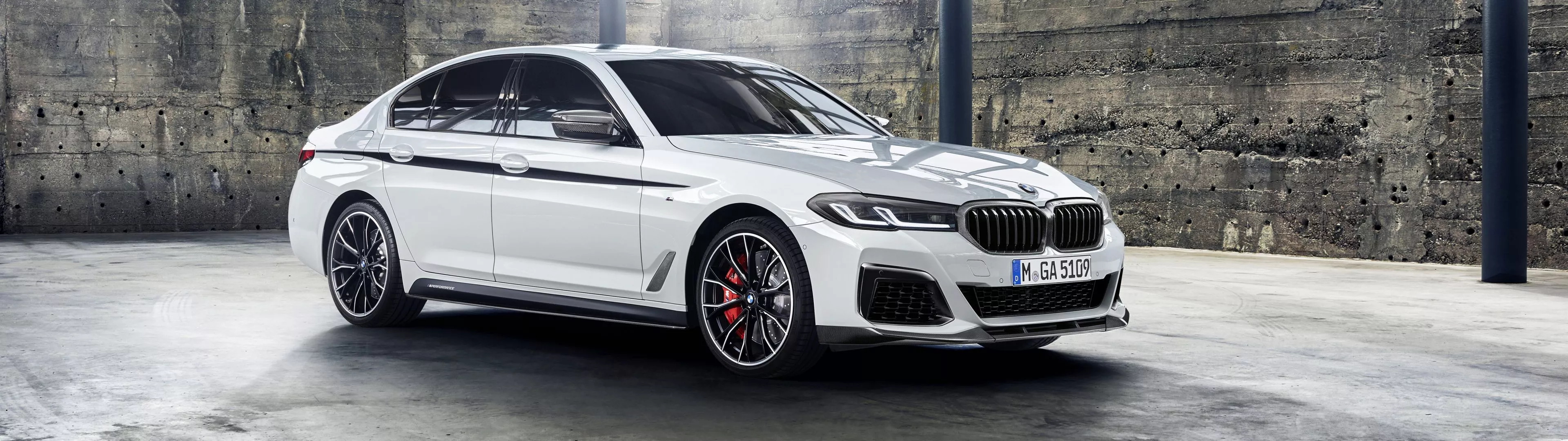 BMW 540i M Performance Wallpaper 4K