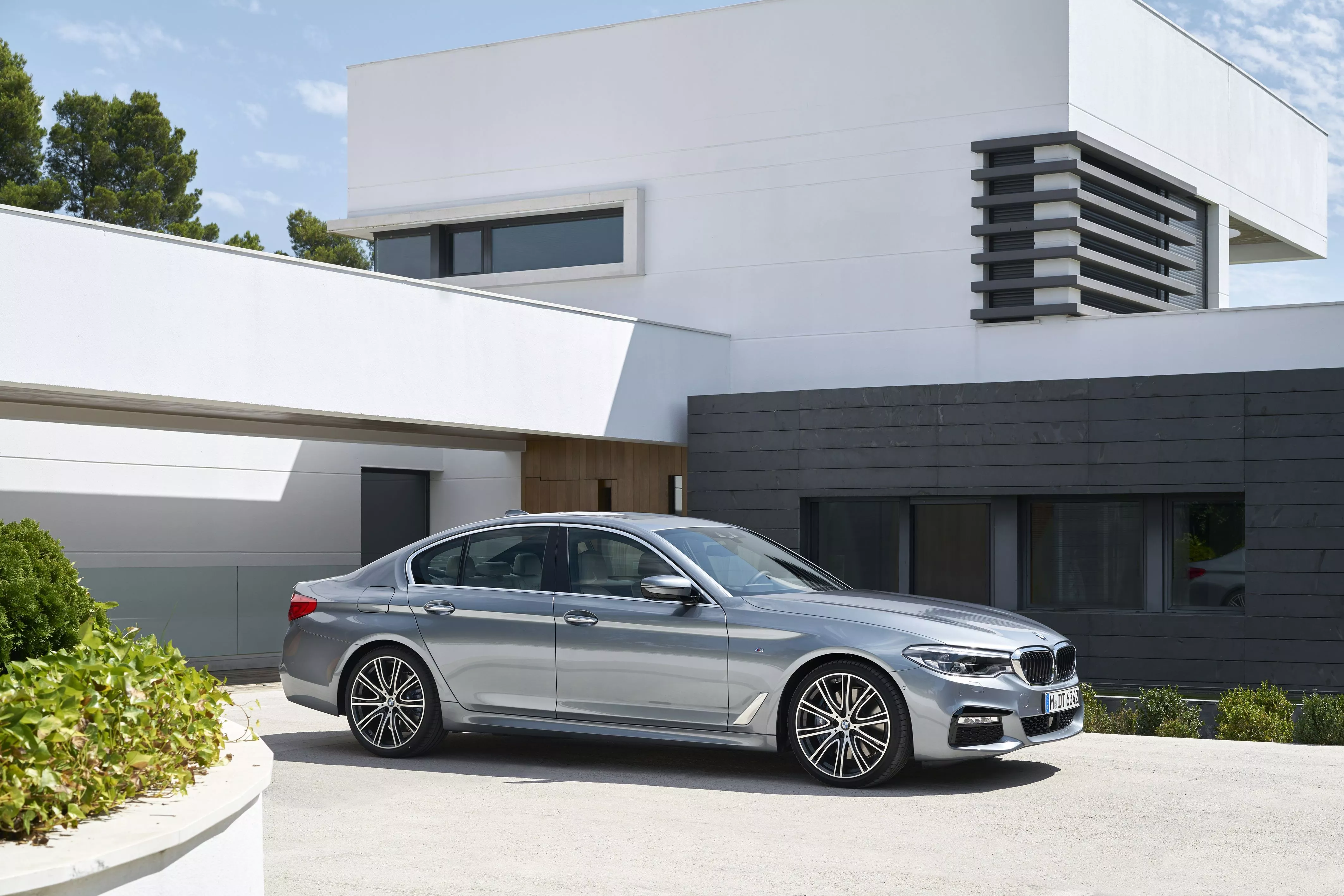 Vehicle BMW 540i 4k Ultra HD Wallpaper