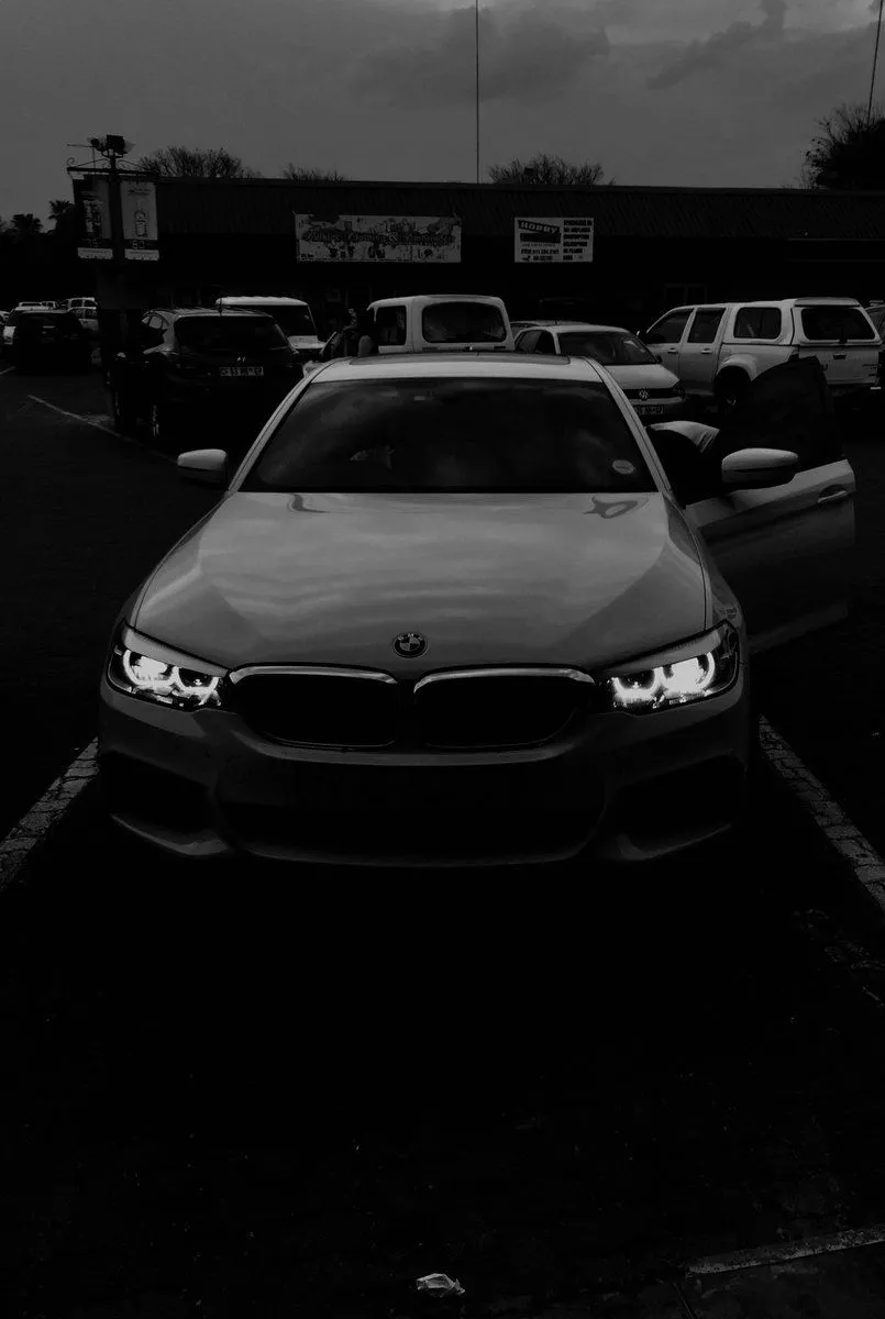 Here's a wallpaper BMW lovers