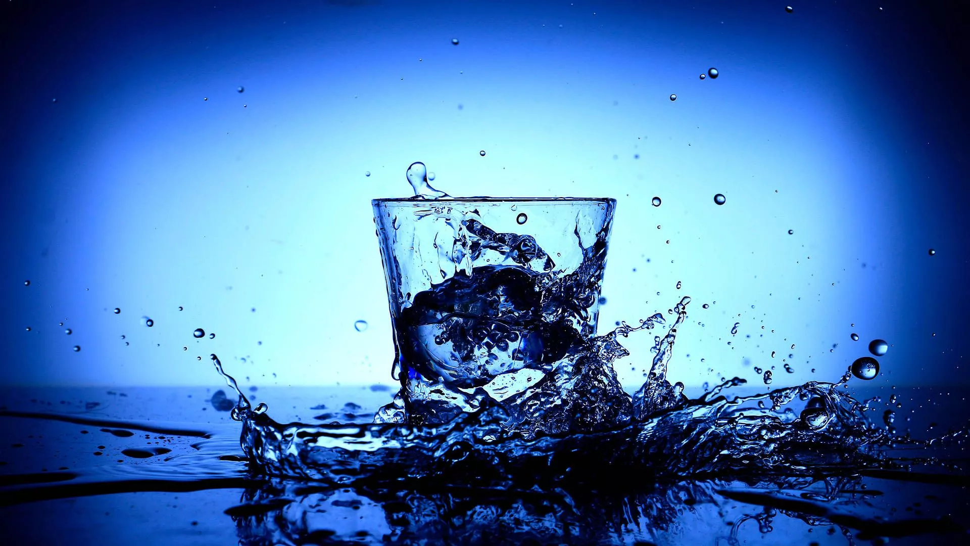 Download Cool Water Glass Splash