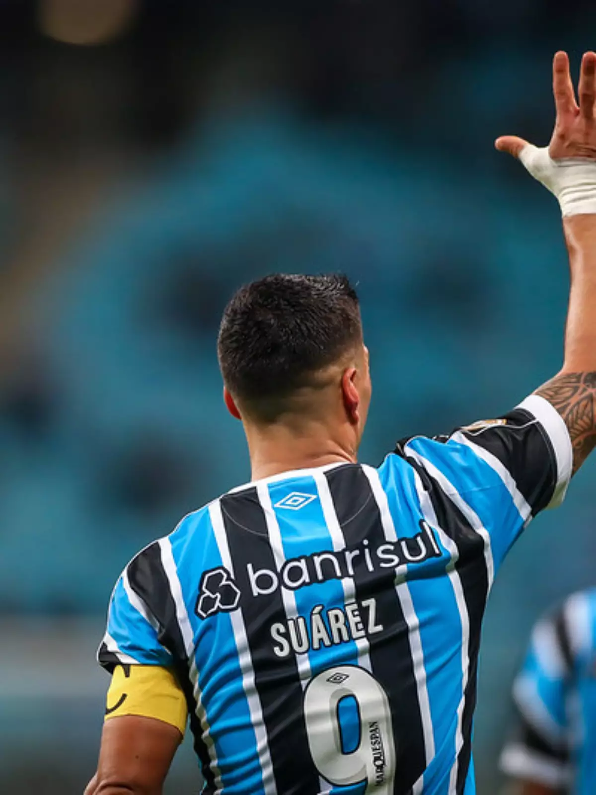 Suárez detona arbitragem brasileira em