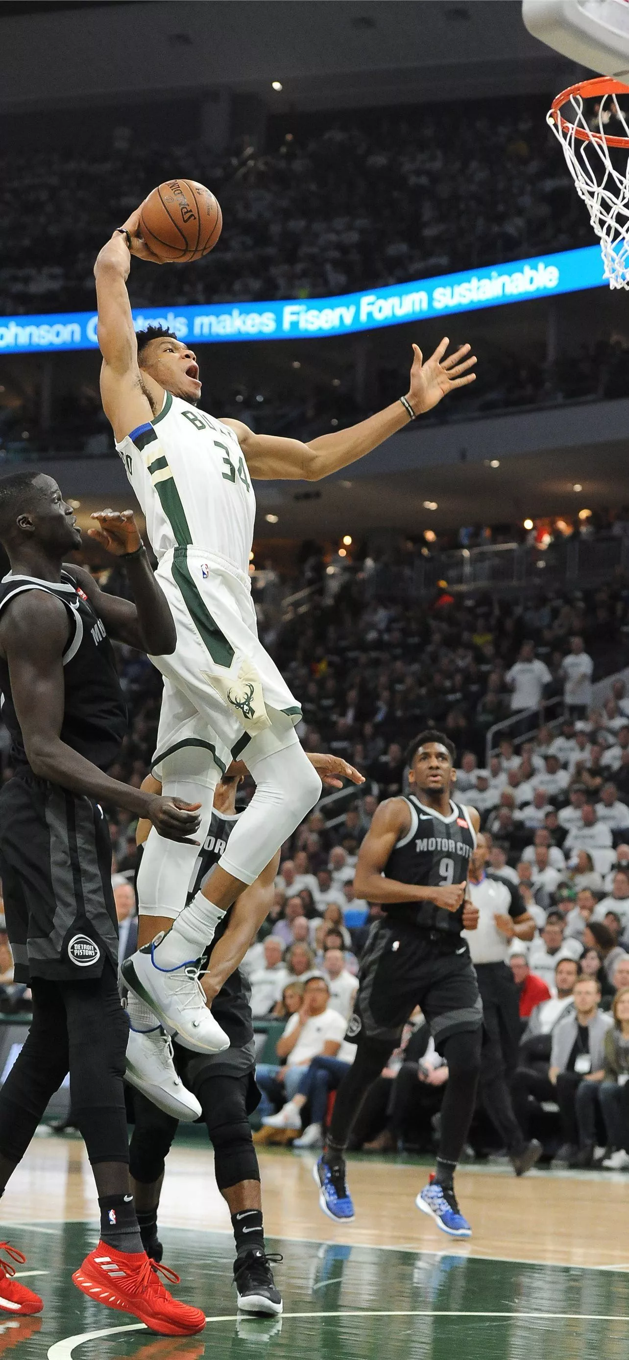 giannis antetokounmpo iPhone Wallpaper