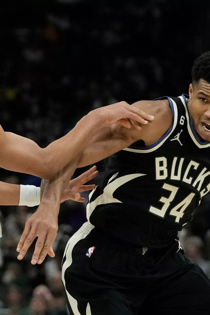 Antetokounmpo scores 30, Bucks extend