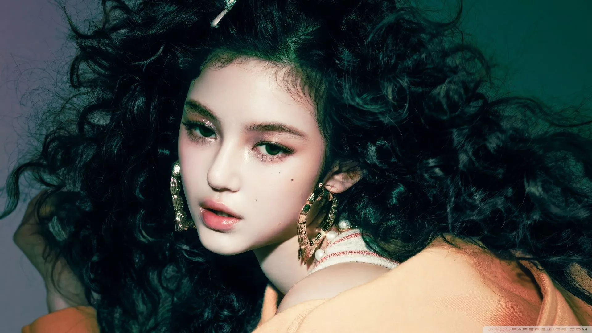 Jeans K Pop Singer Ultra HD Wallpaper